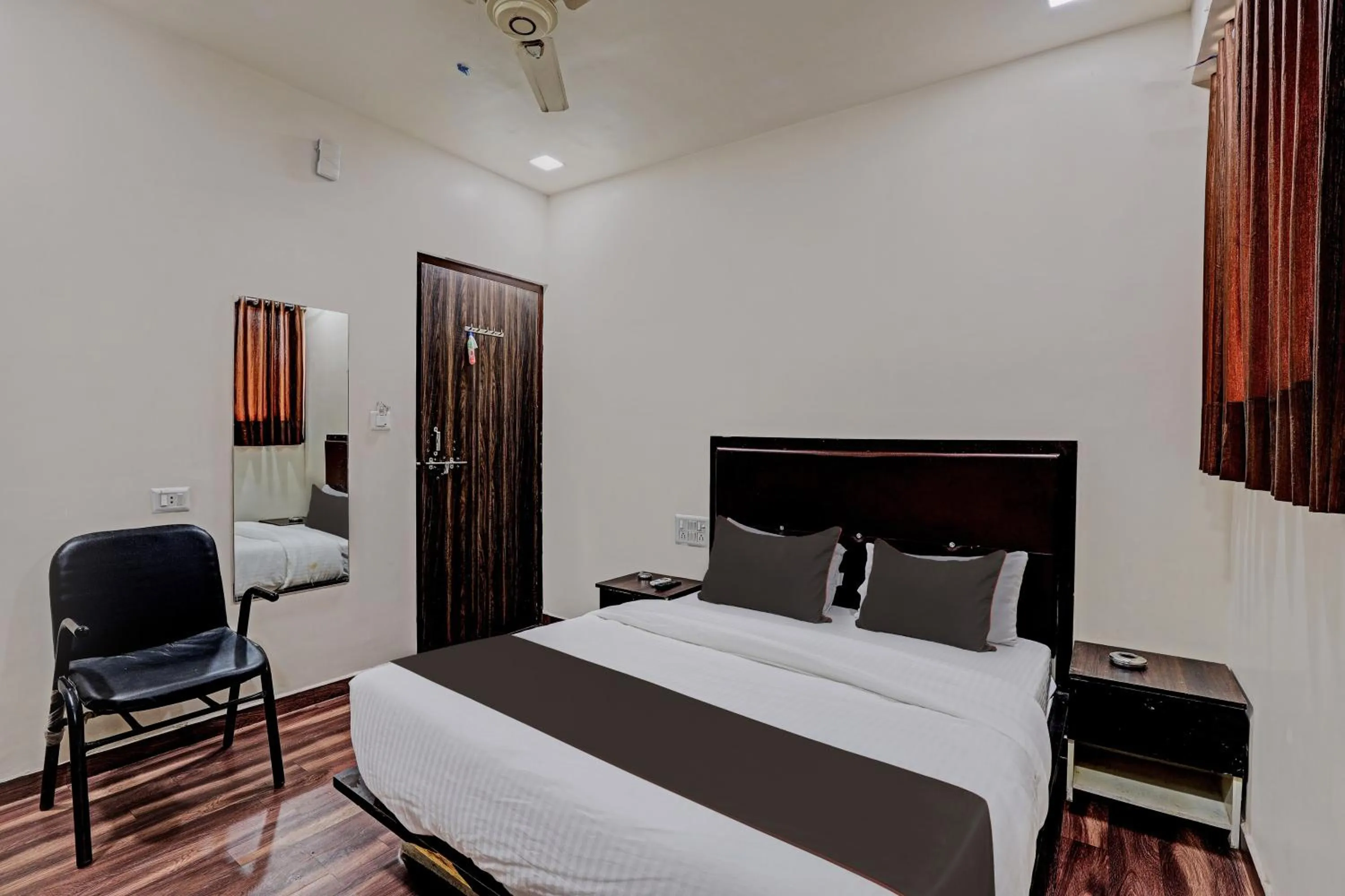 Bedroom in Hotel O Royal Inn