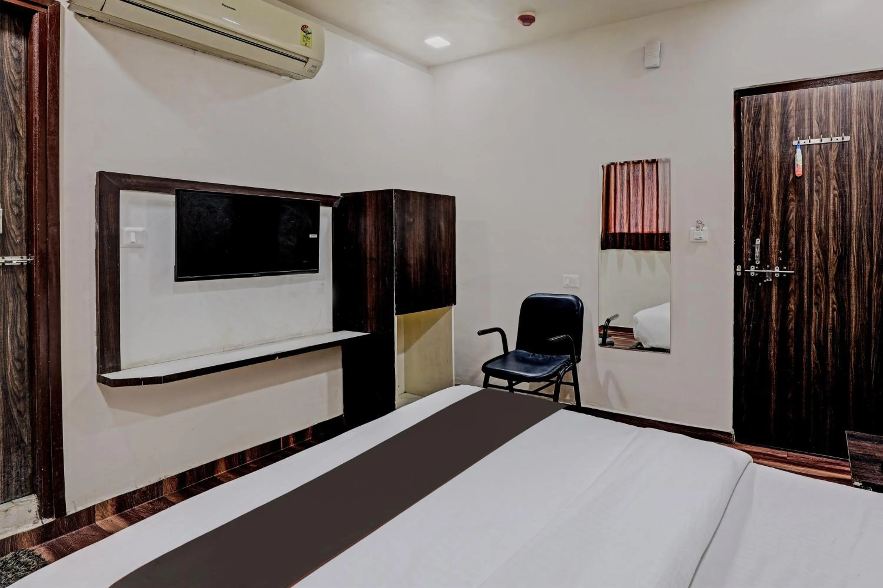 Bedroom in Hotel O Royal Inn