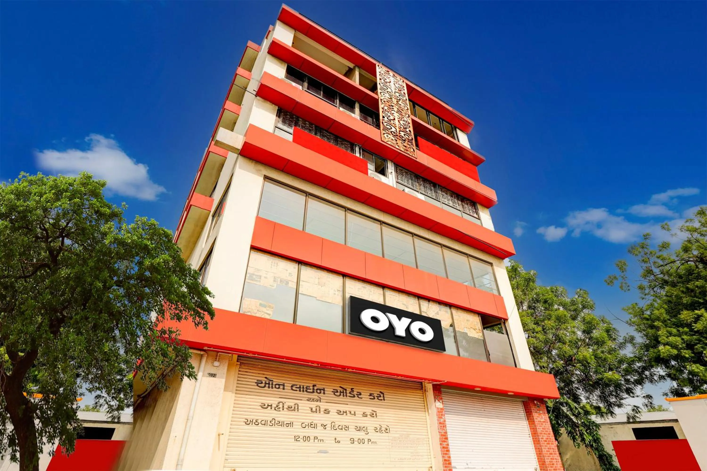 Facade/entrance in Hotel O Royal Inn