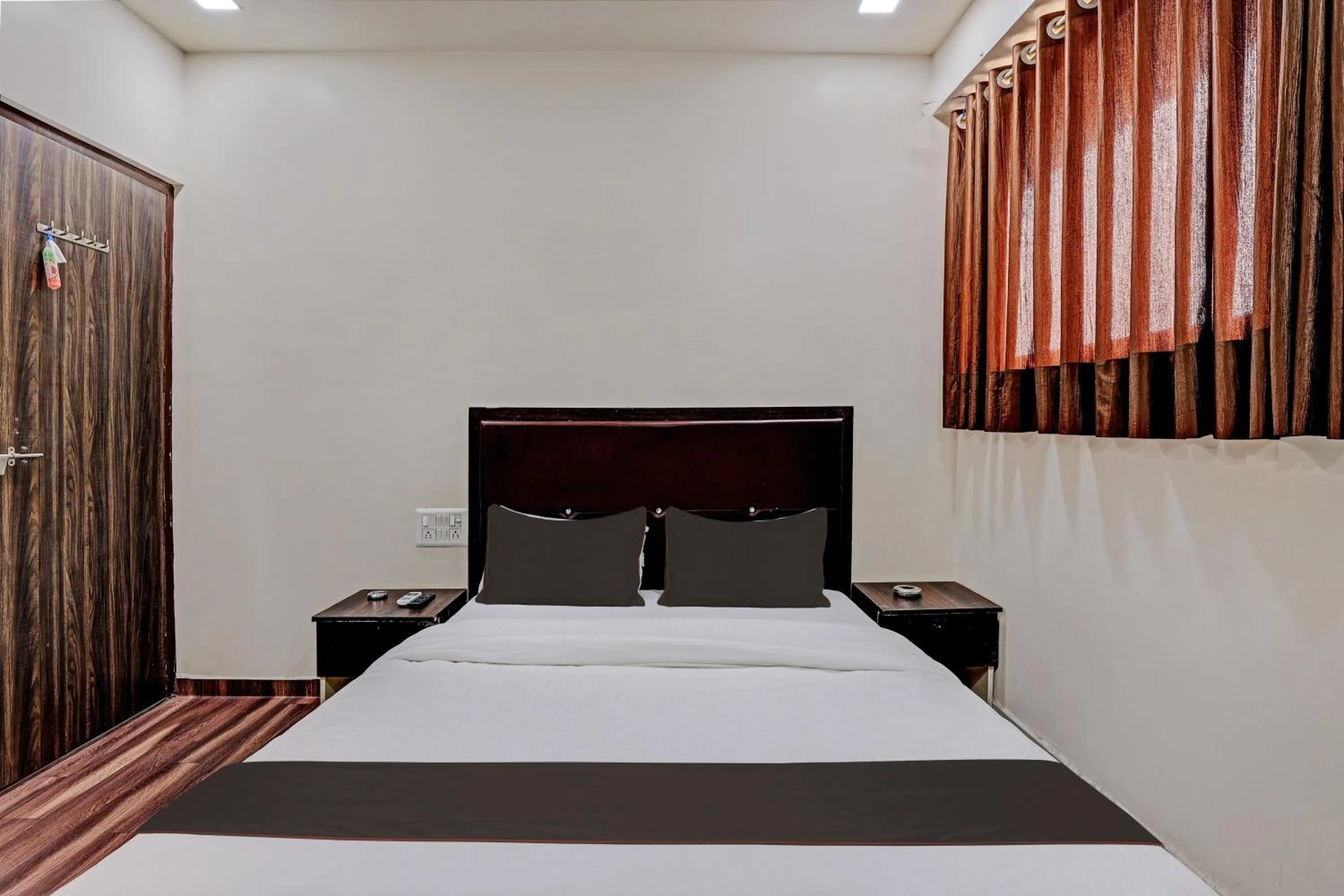 Bedroom in Hotel O Royal Inn