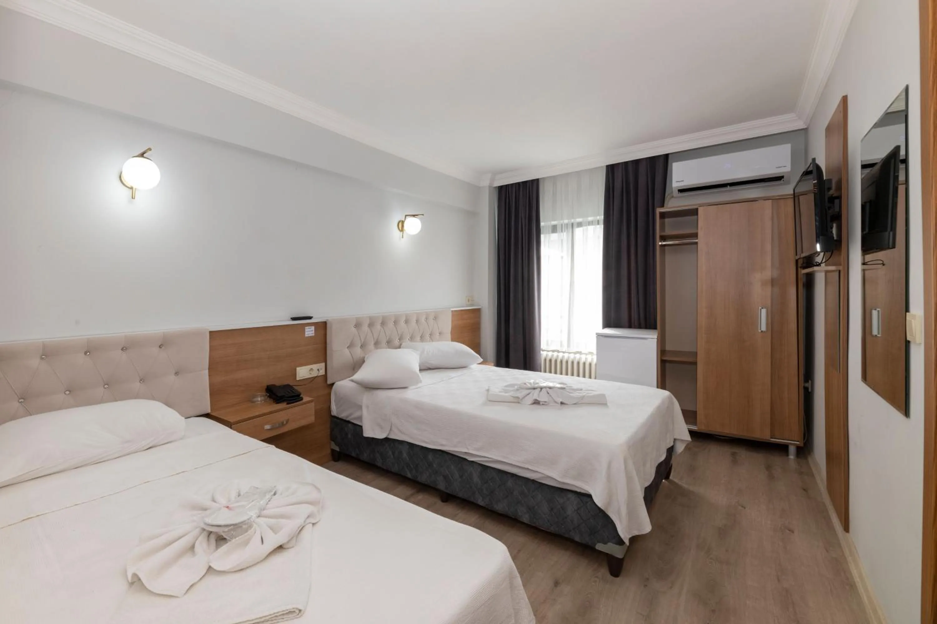 Other, Bed in Metro Hotel