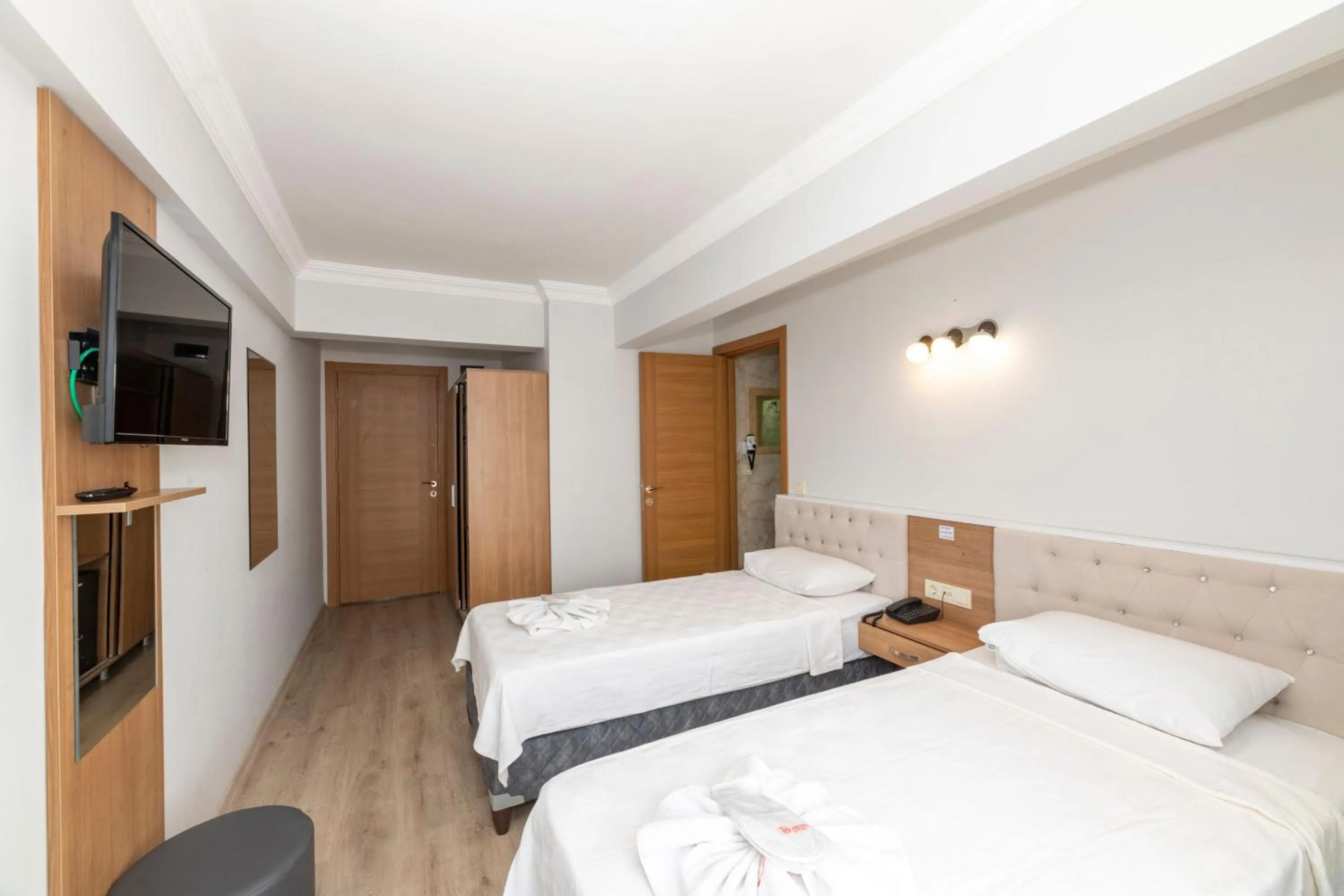 Other, Bed in Metro Hotel