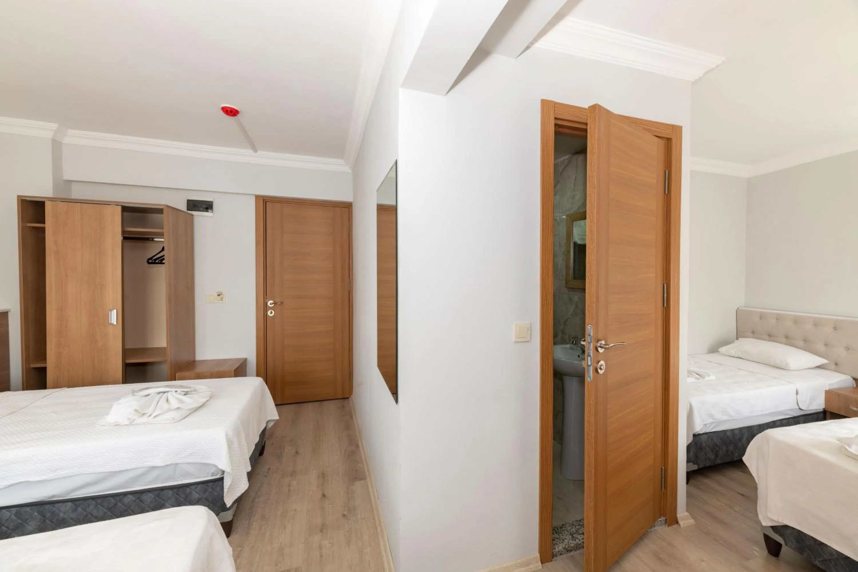 Other, Bed in Metro Hotel