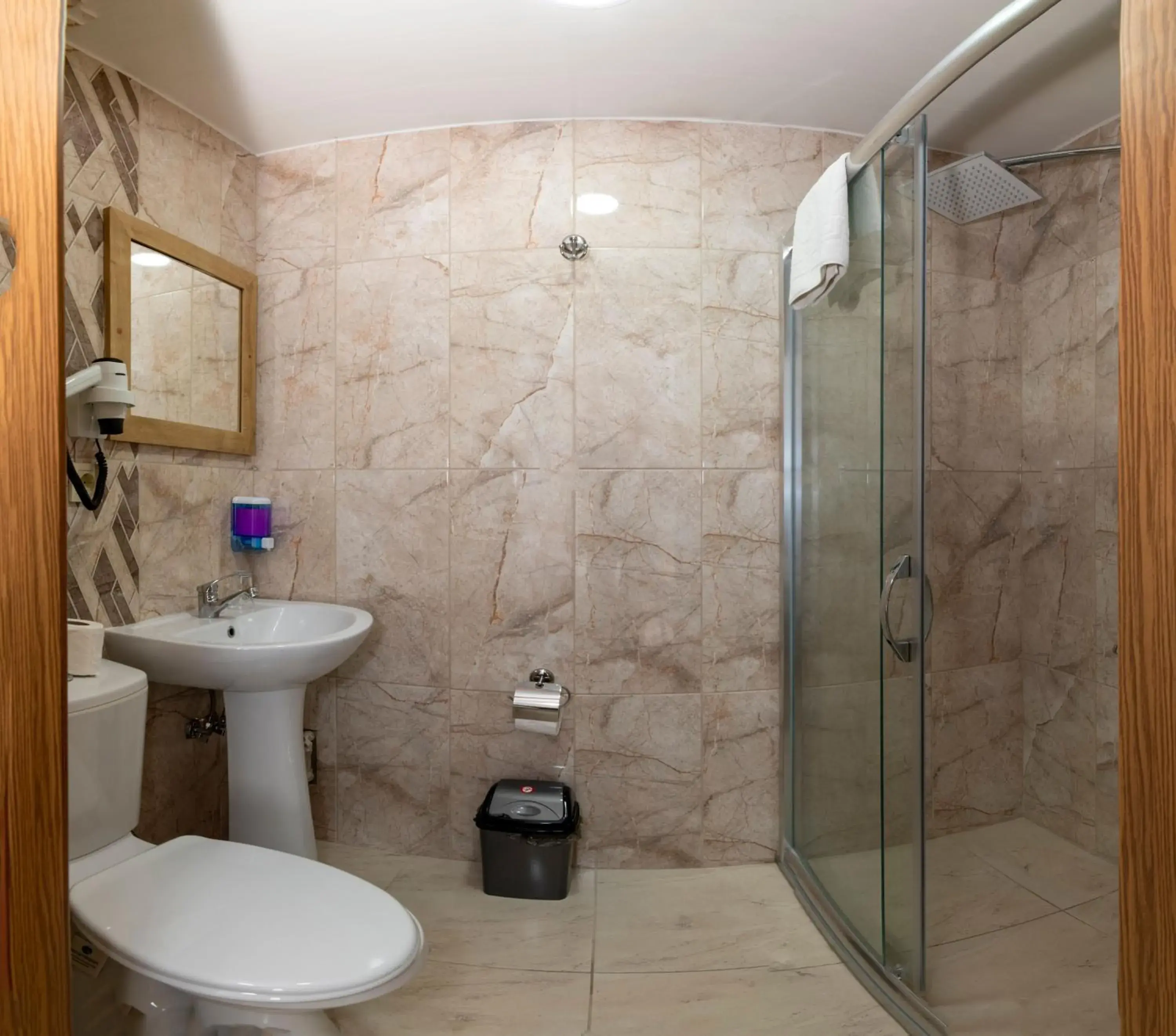 Triple Room in Metro Hotel Triple Room in Metro Hotel