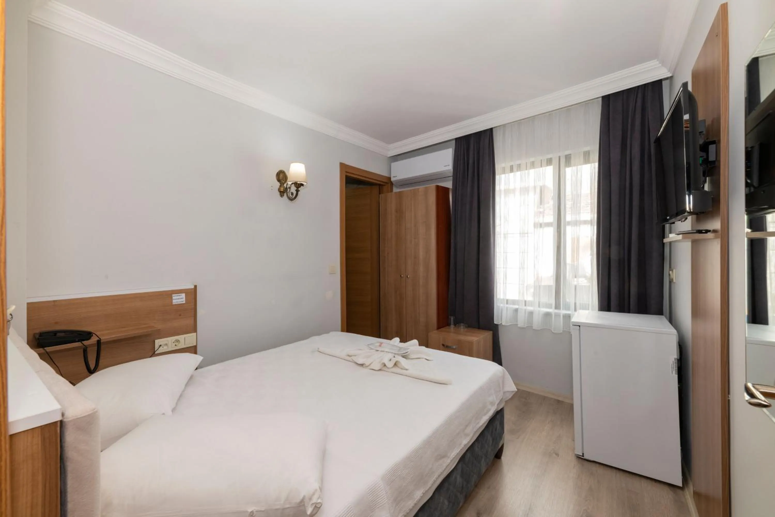 Other, Bed in Metro Hotel