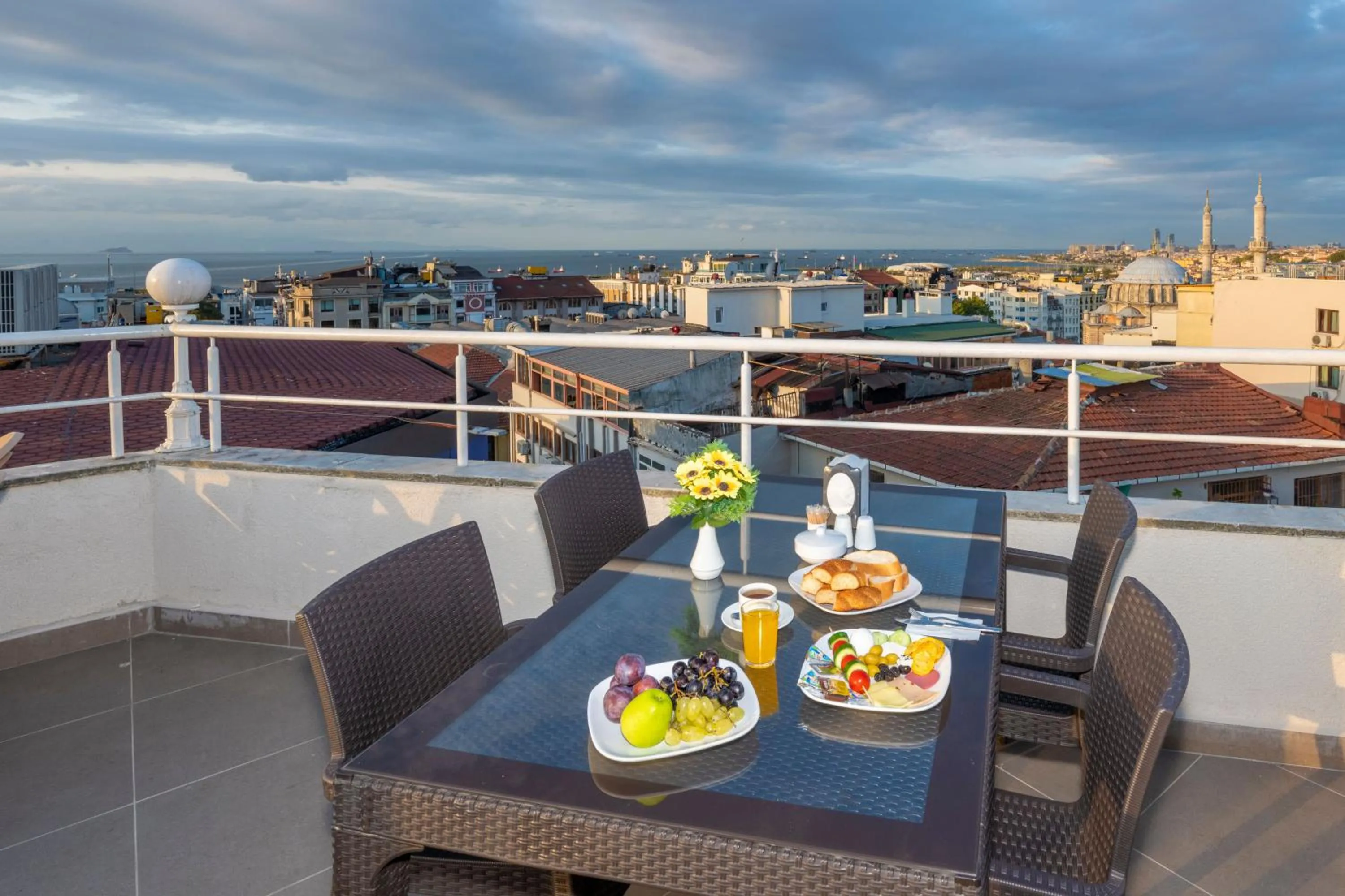 Balcony/Terrace in Metro Hotel