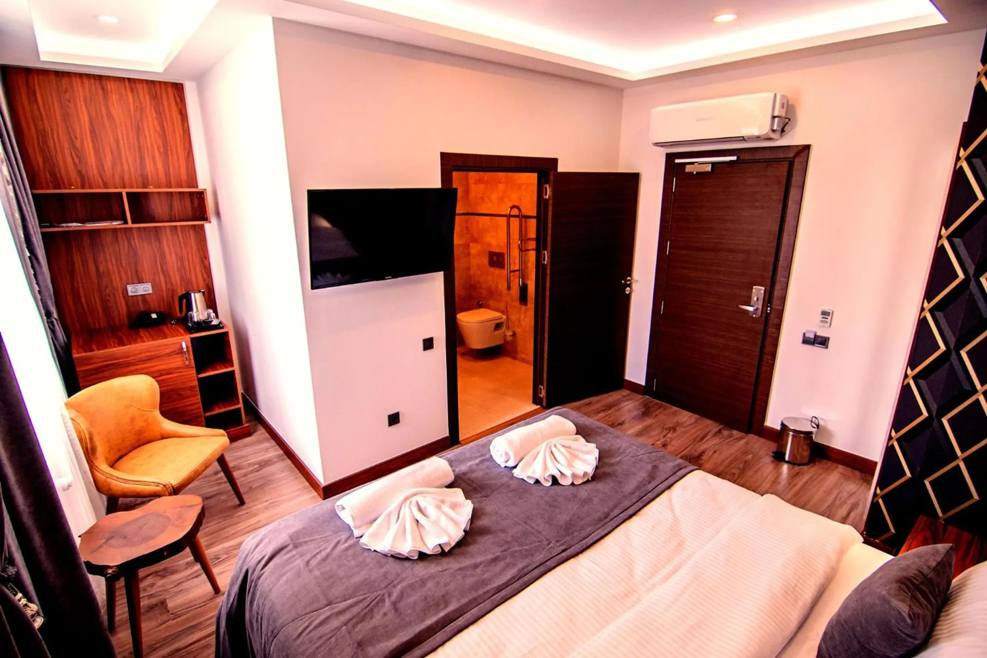 Bed in Hotel Yaman