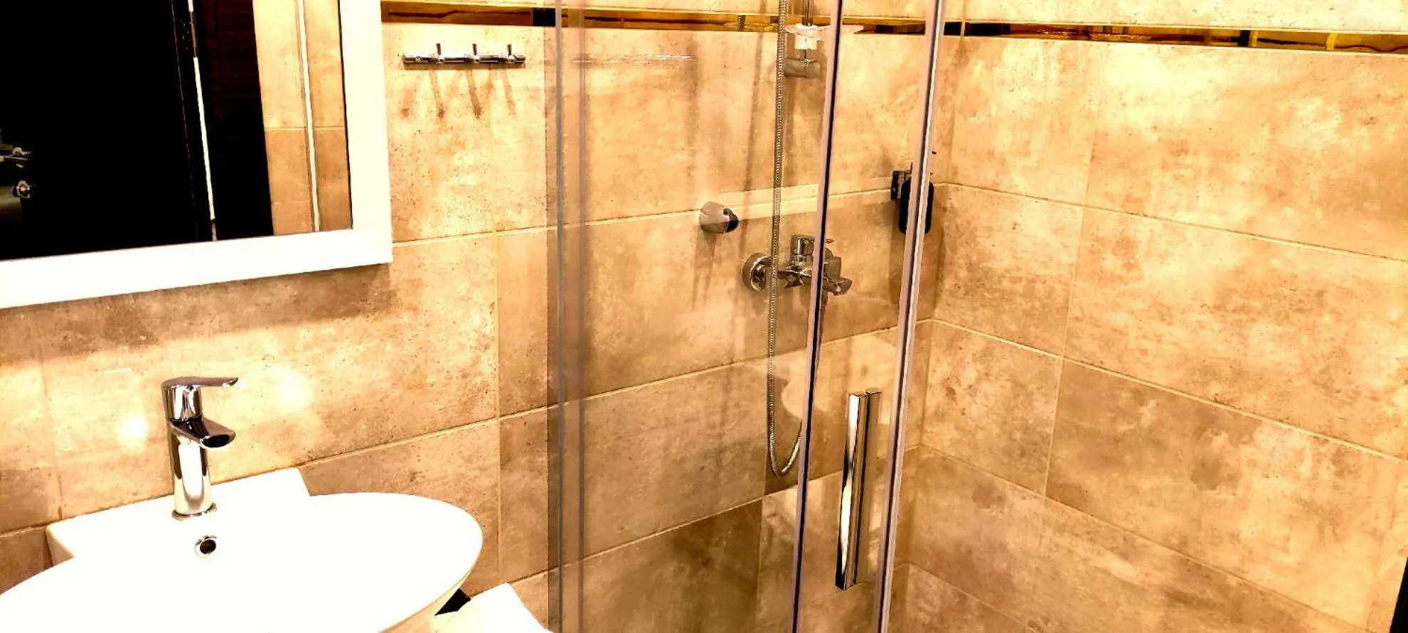 Shower in Hotel Yaman