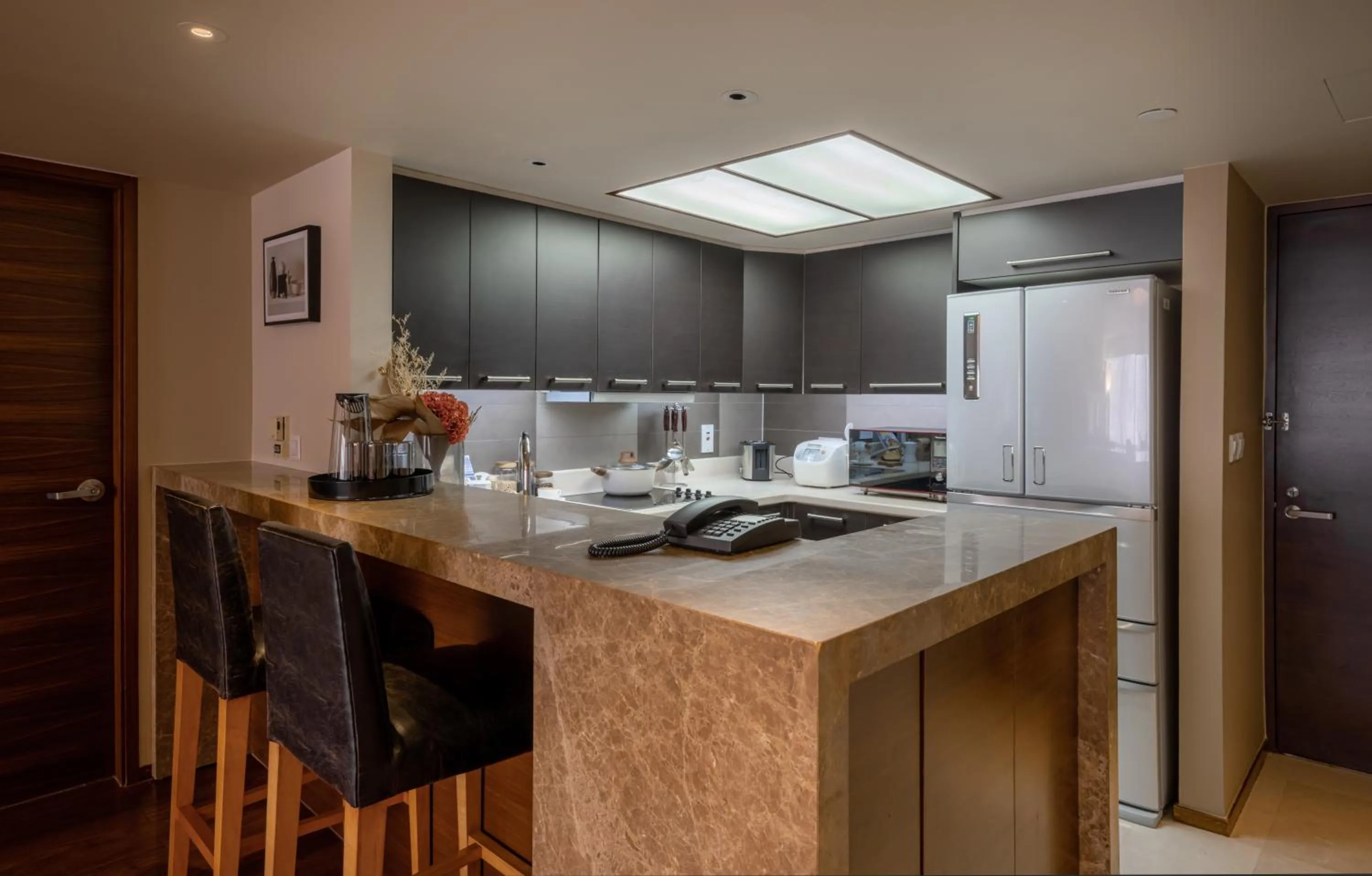 Shanghai Centre Serviced Apartment