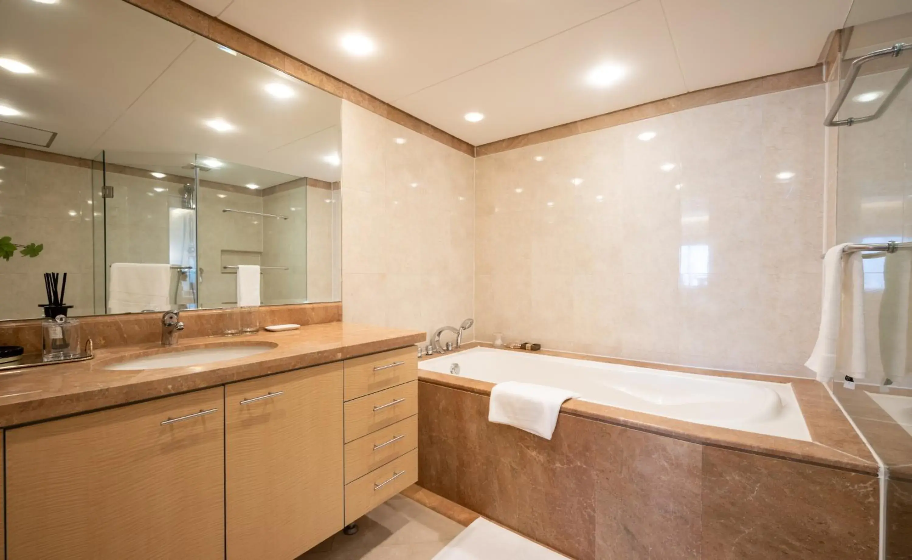 Deluxe Apartment in Shanghai Centre Serviced Apartment Deluxe Apartment in Shanghai Centre Serviced Apartment