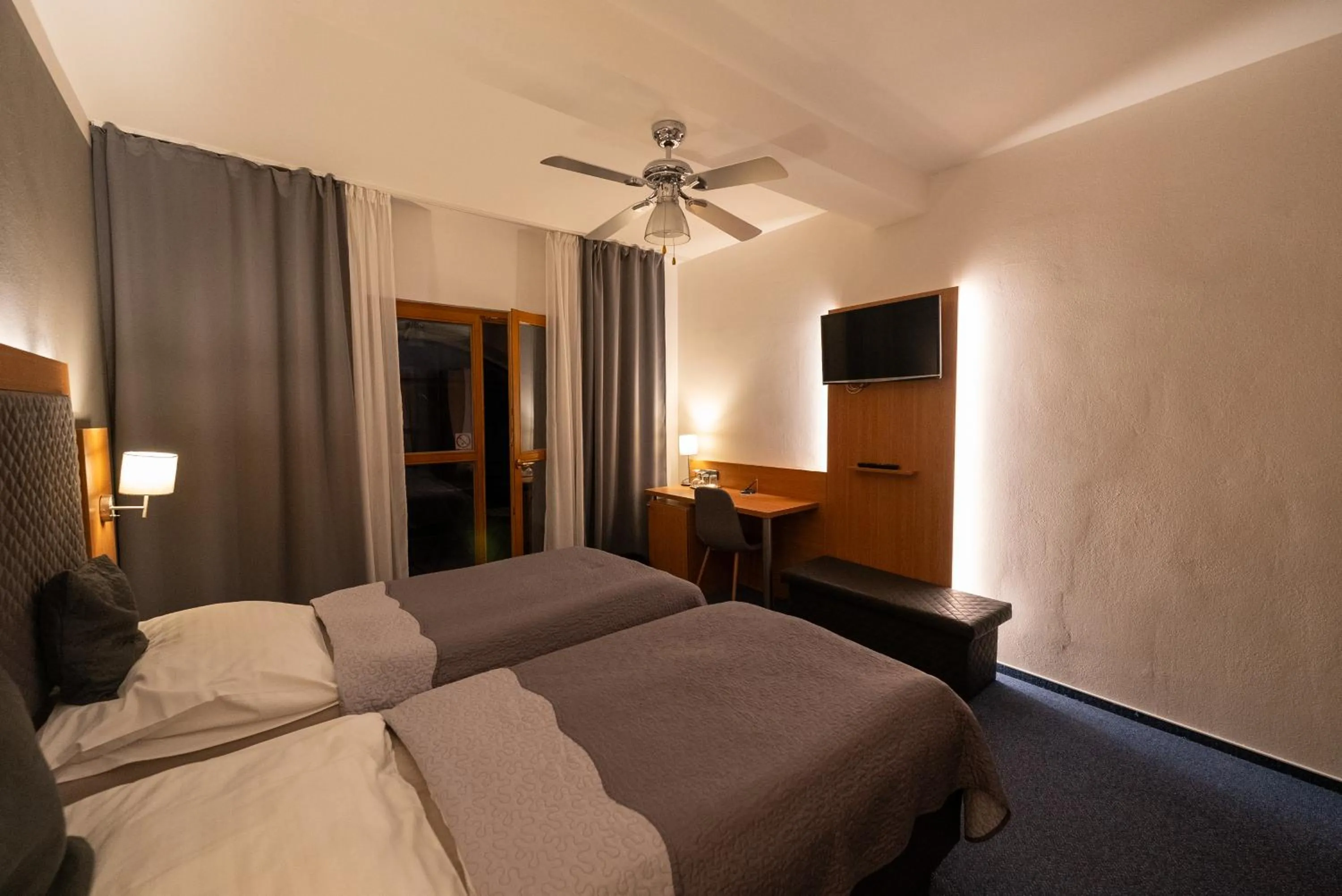 Bed in Hotel Rustikal Hustopeče - Vinný ráj s chutěmi jižní Moravy