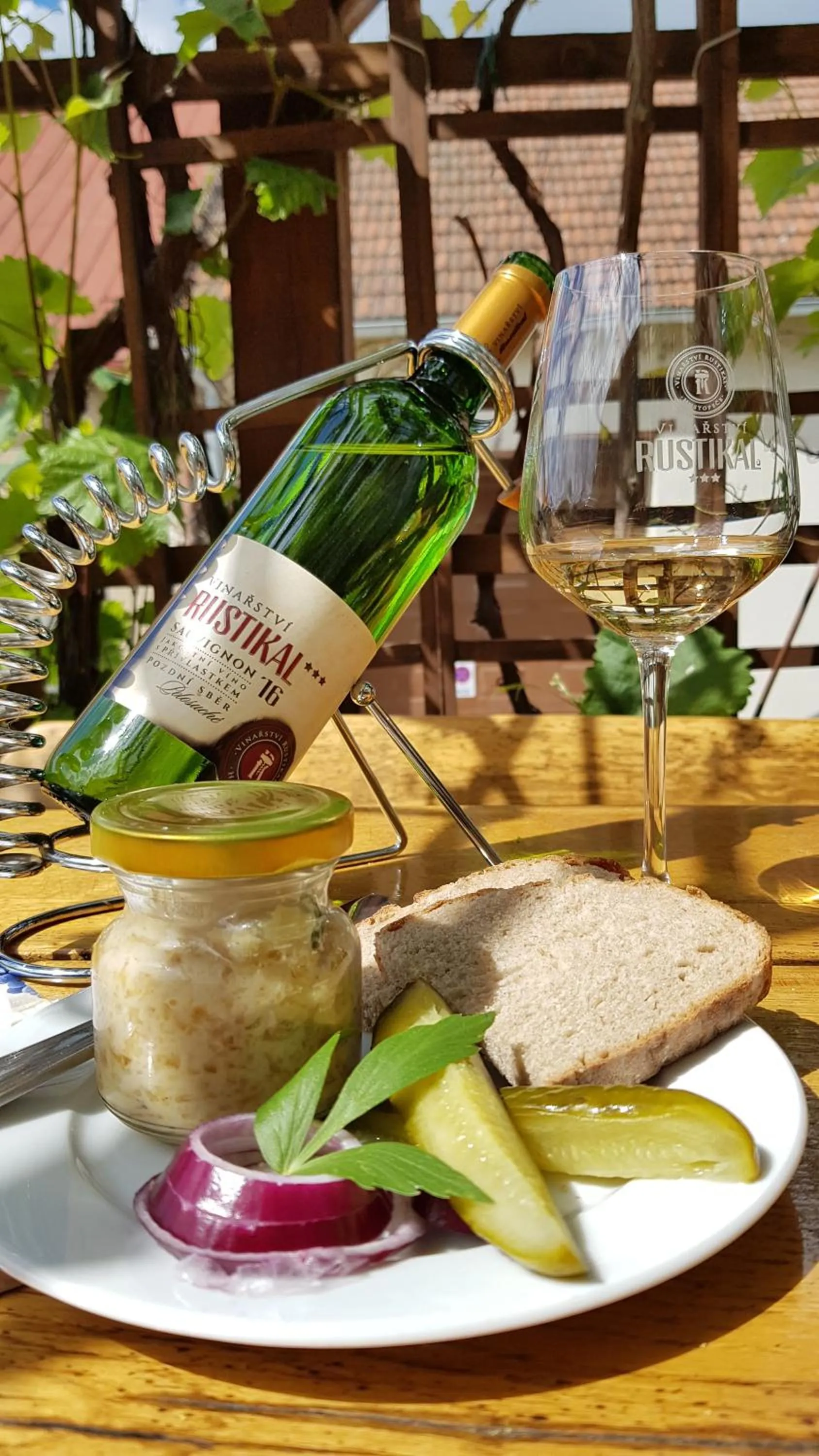 Hotel Rustikal Hustopeče - Vinný ráj s chutěmi jižní Moravy