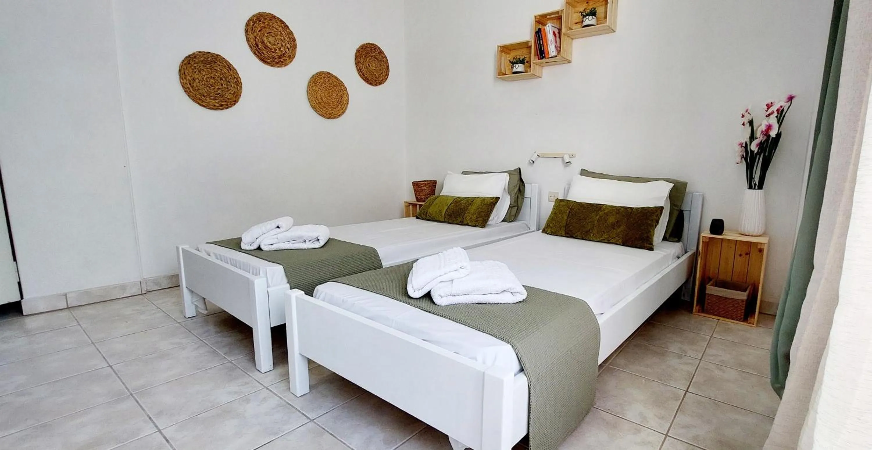 Photo of the whole room, Bed in Kato Yialos Paros