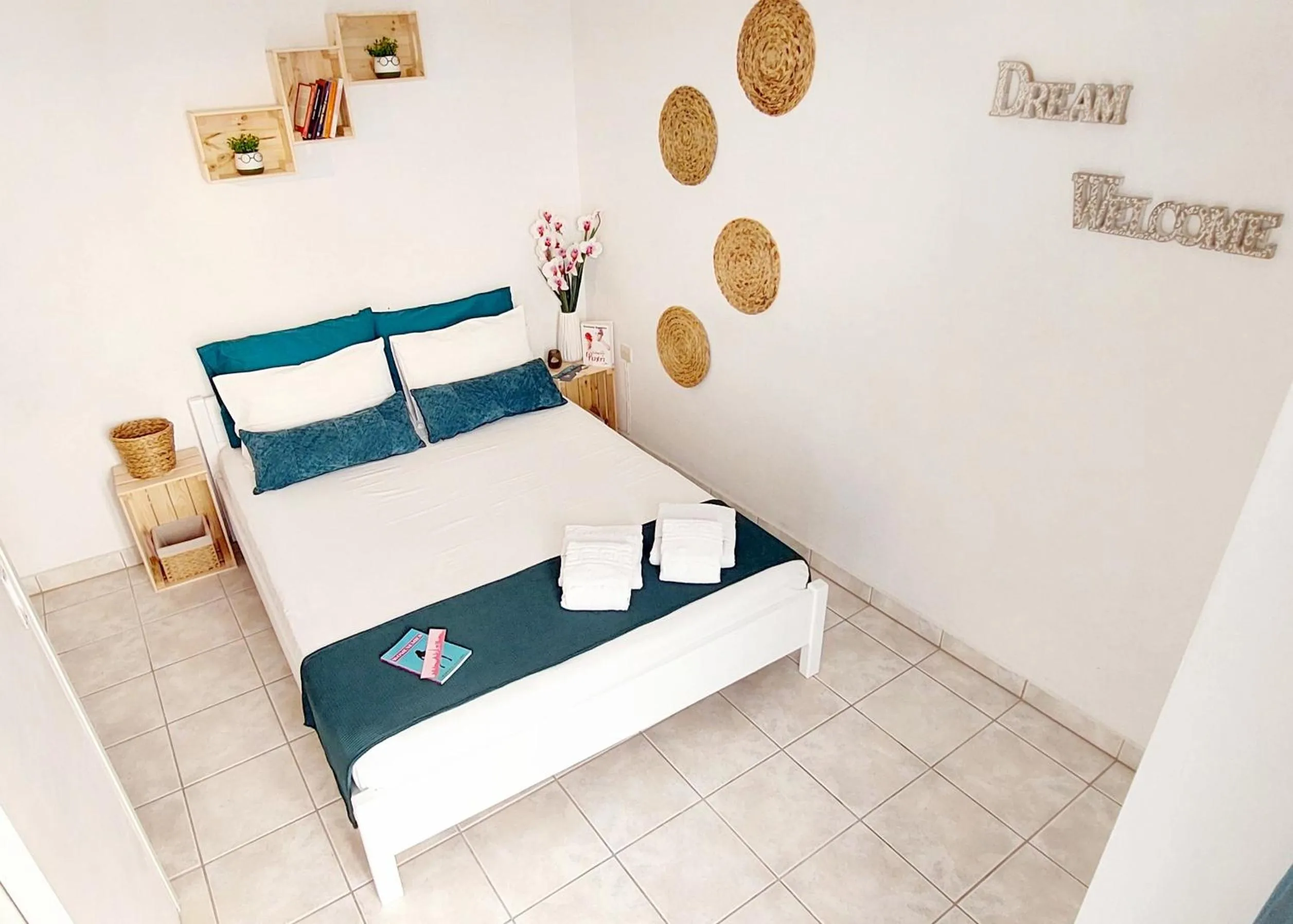 Bedroom, Bed in Kato Yialos Paros