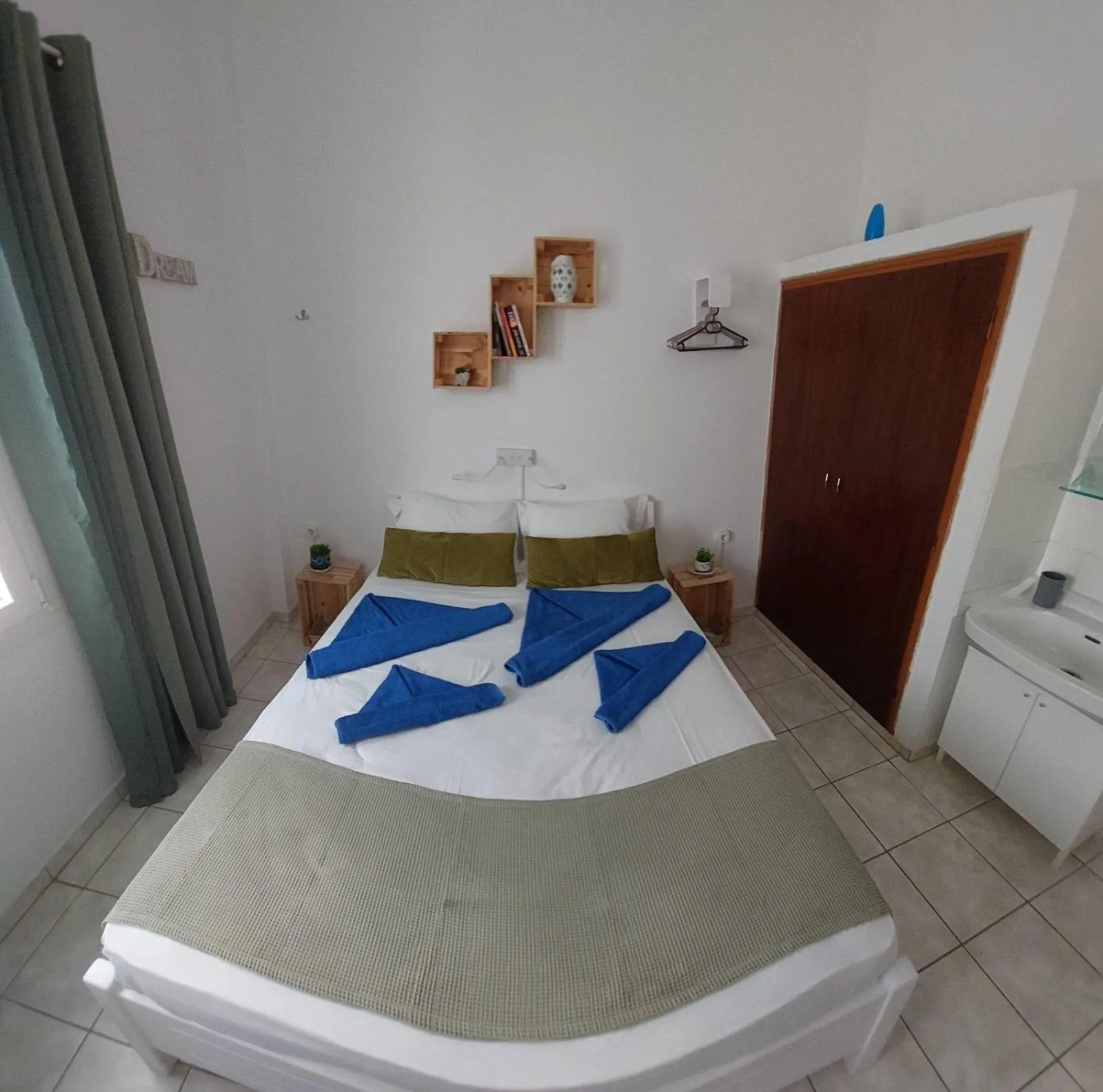 Bed in Kato Yialos Paros