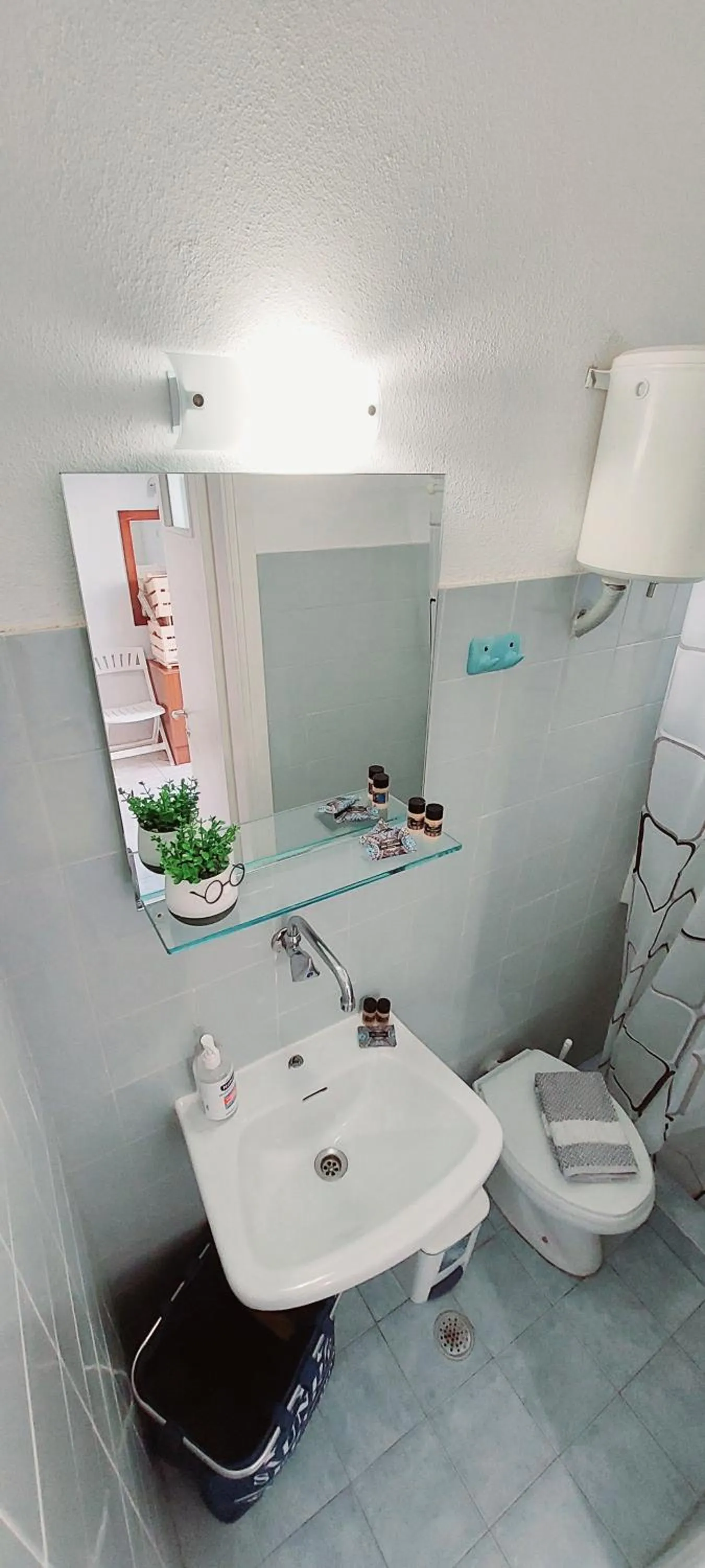 Shower in Kato Yialos Paros