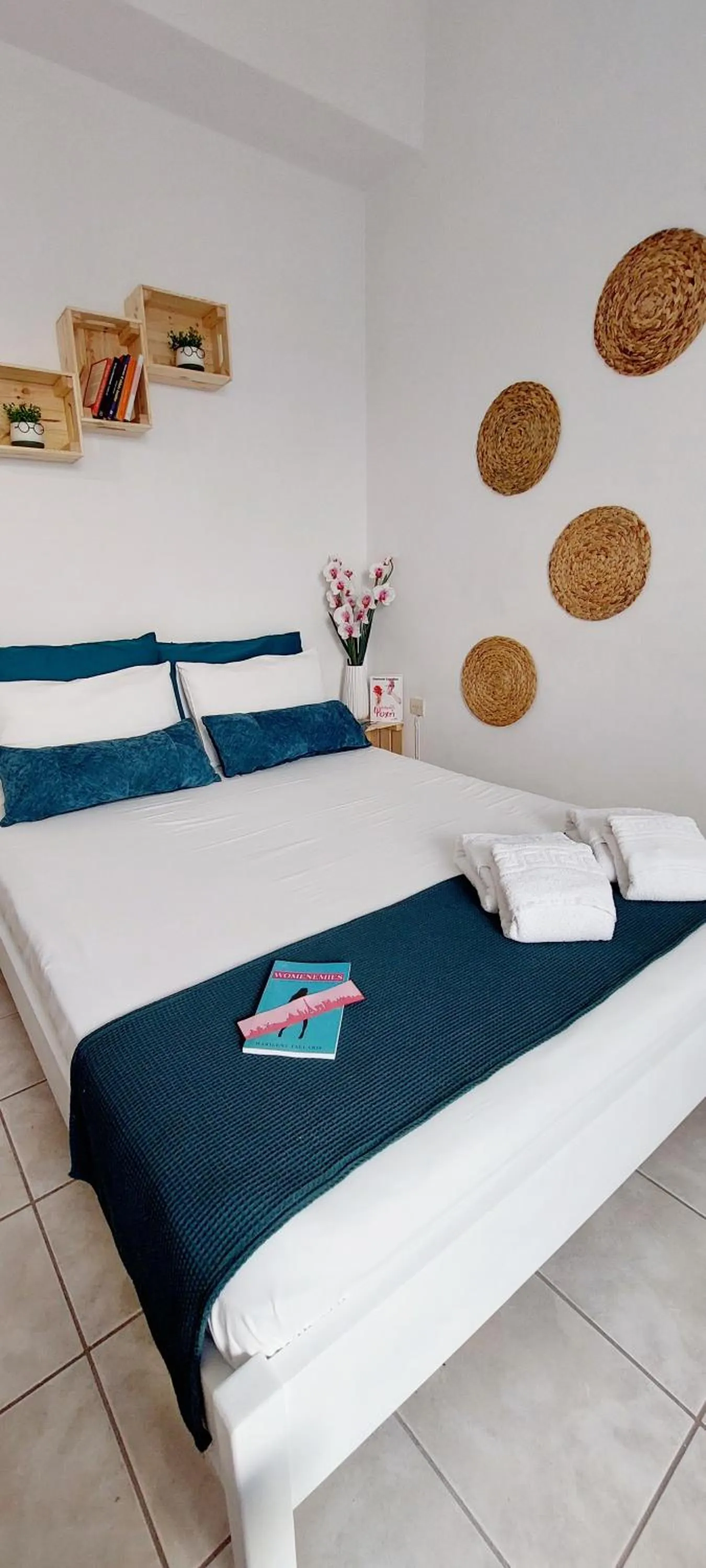 Photo of the whole room, Bed in Kato Yialos Paros