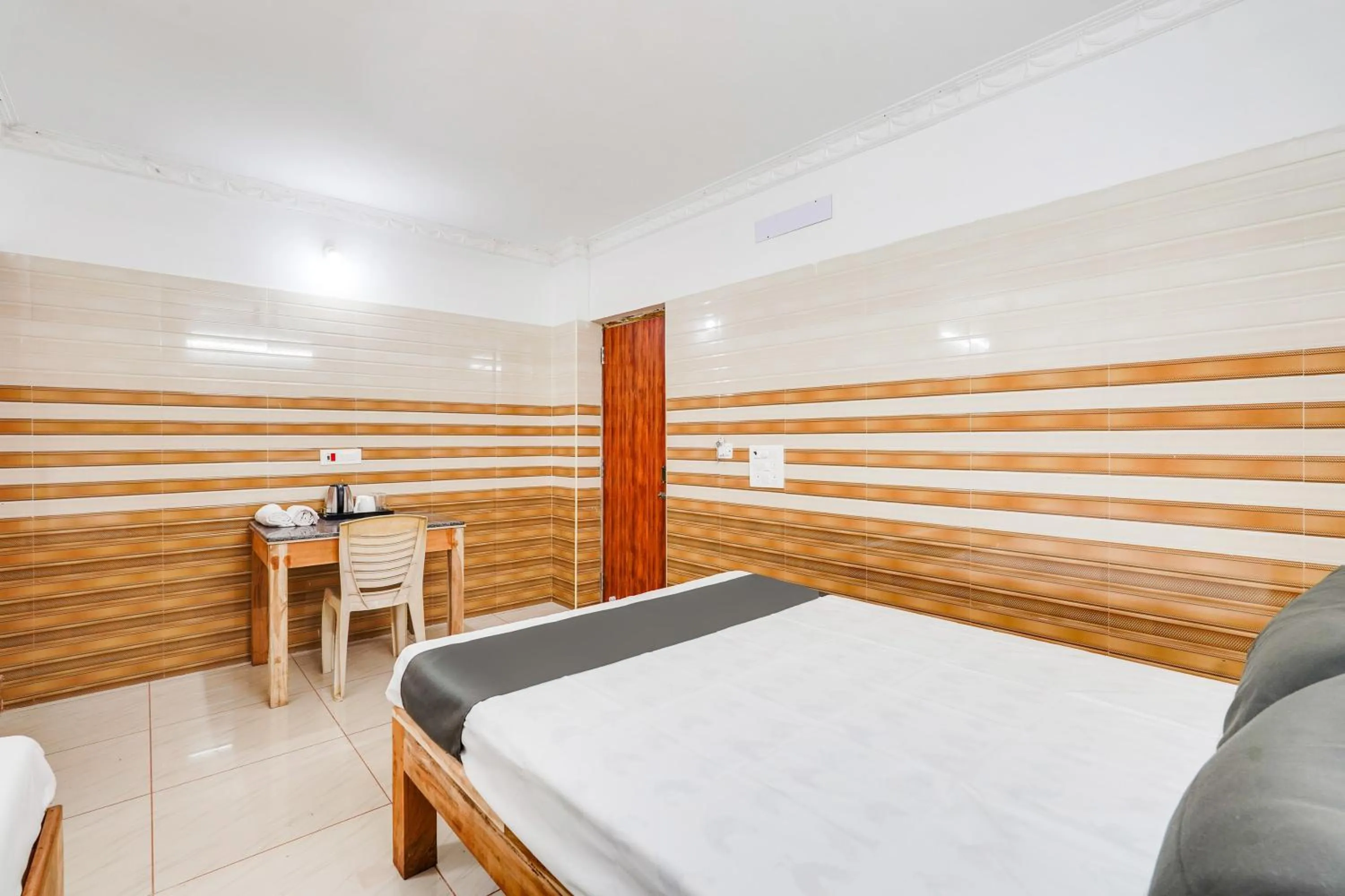 Bedroom, Bed in Hotel O Sharmila Guest House