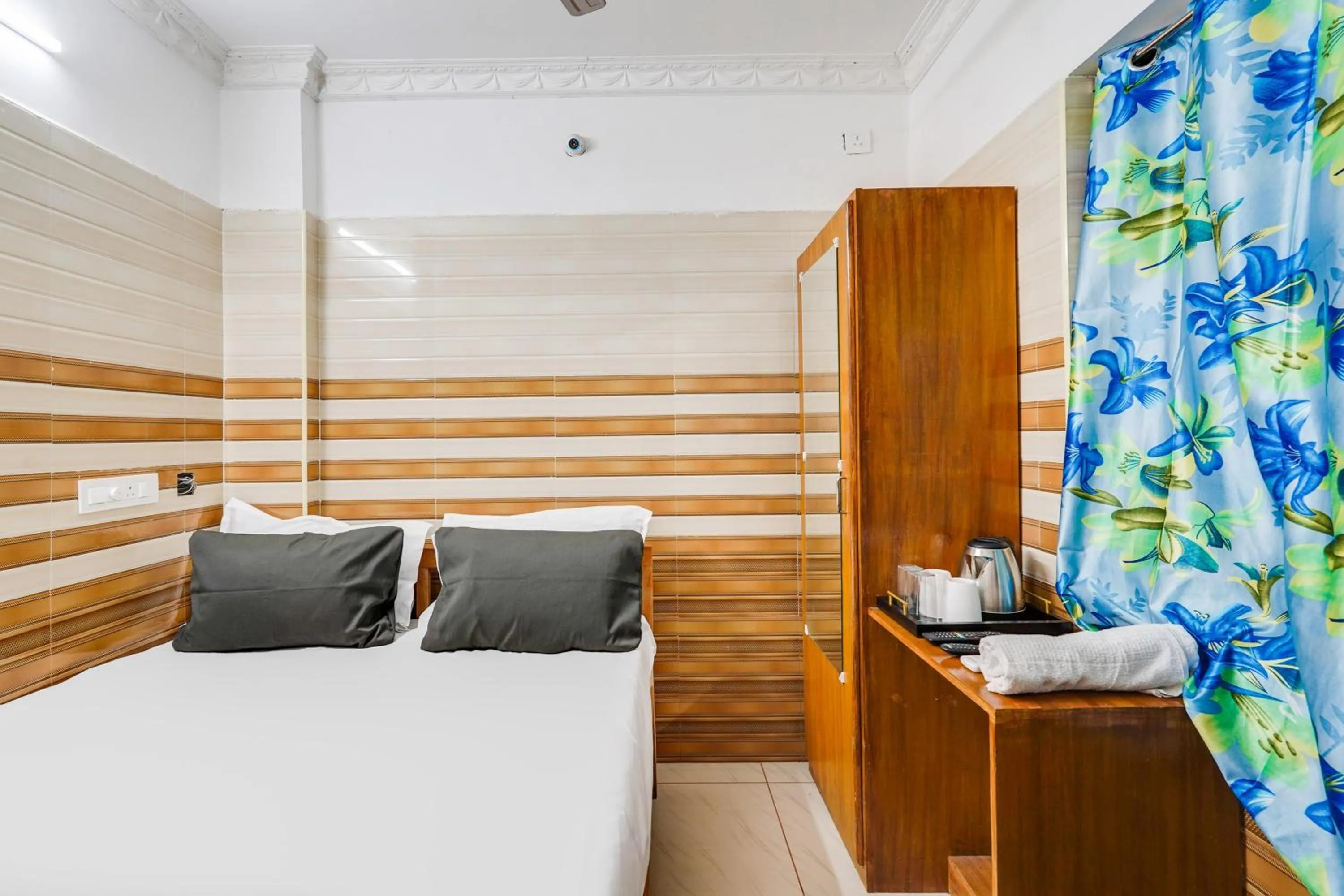 Bedroom, Bed in Hotel O Sharmila Guest House