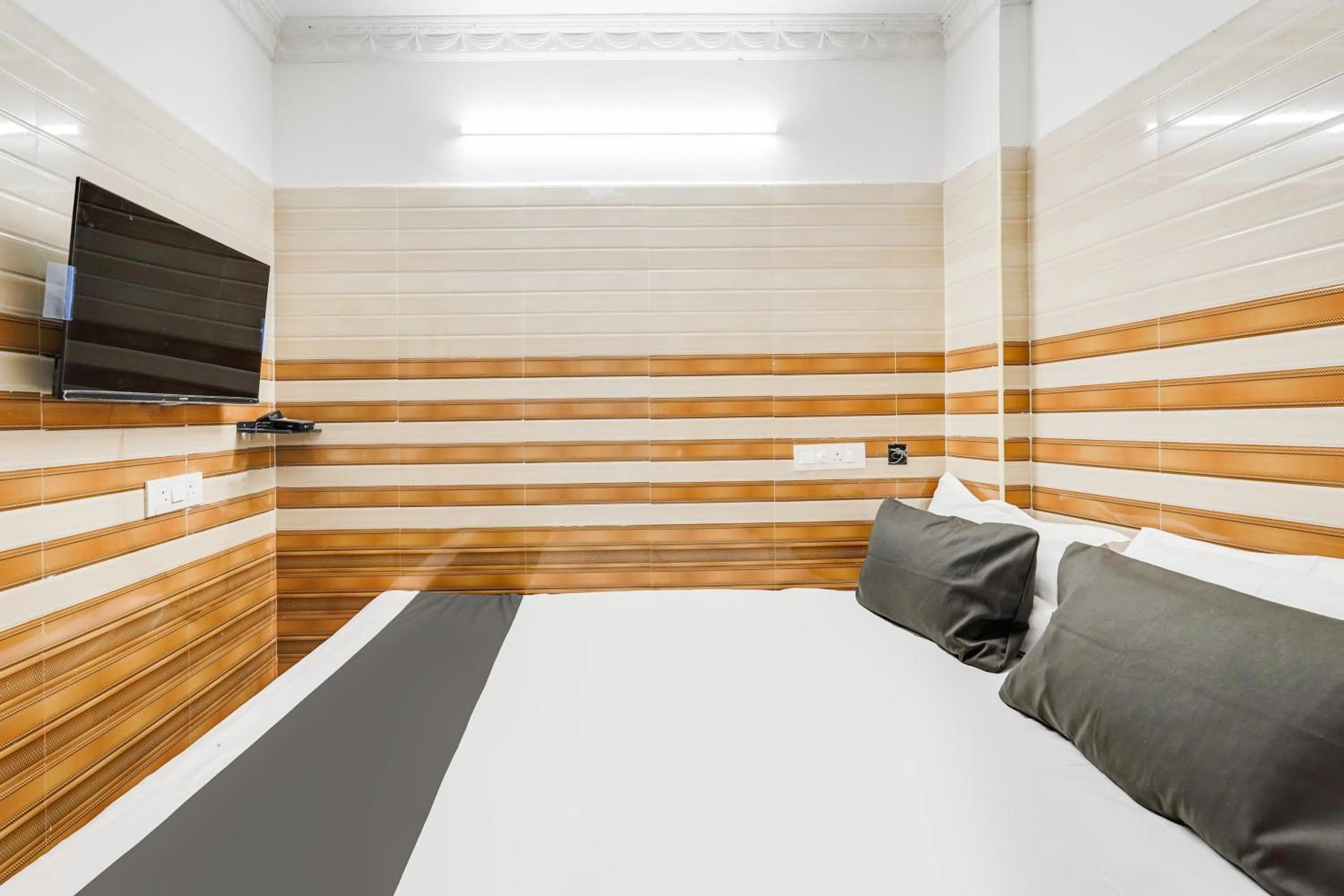 Bedroom, Bed in Hotel O Sharmila Guest House