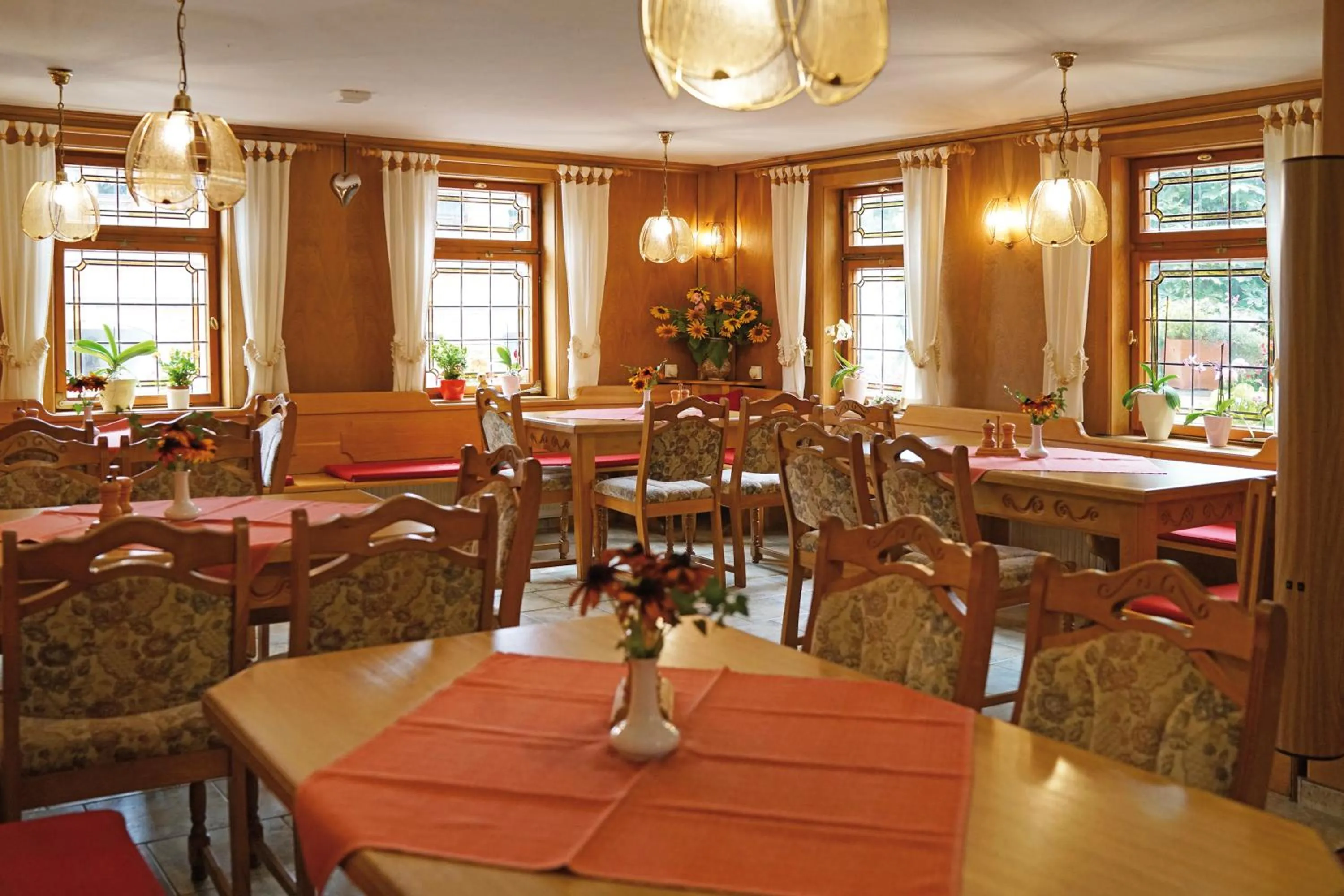 Restaurant/places to eat in Landhotel Gasthof Zwota