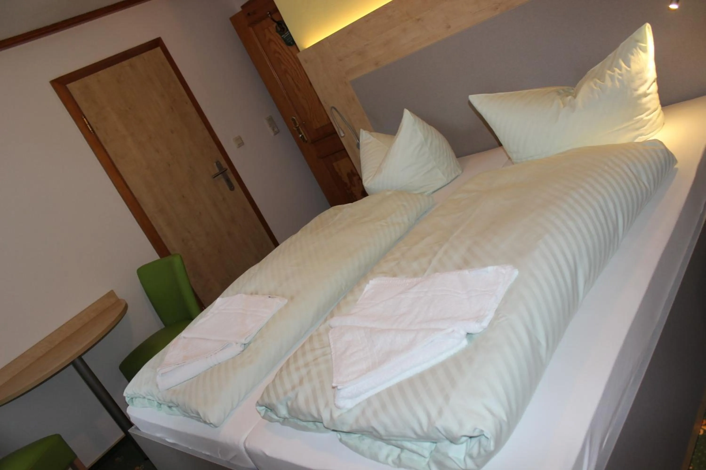 Photo of the whole room, Bed in Landhotel Gasthof Zwota