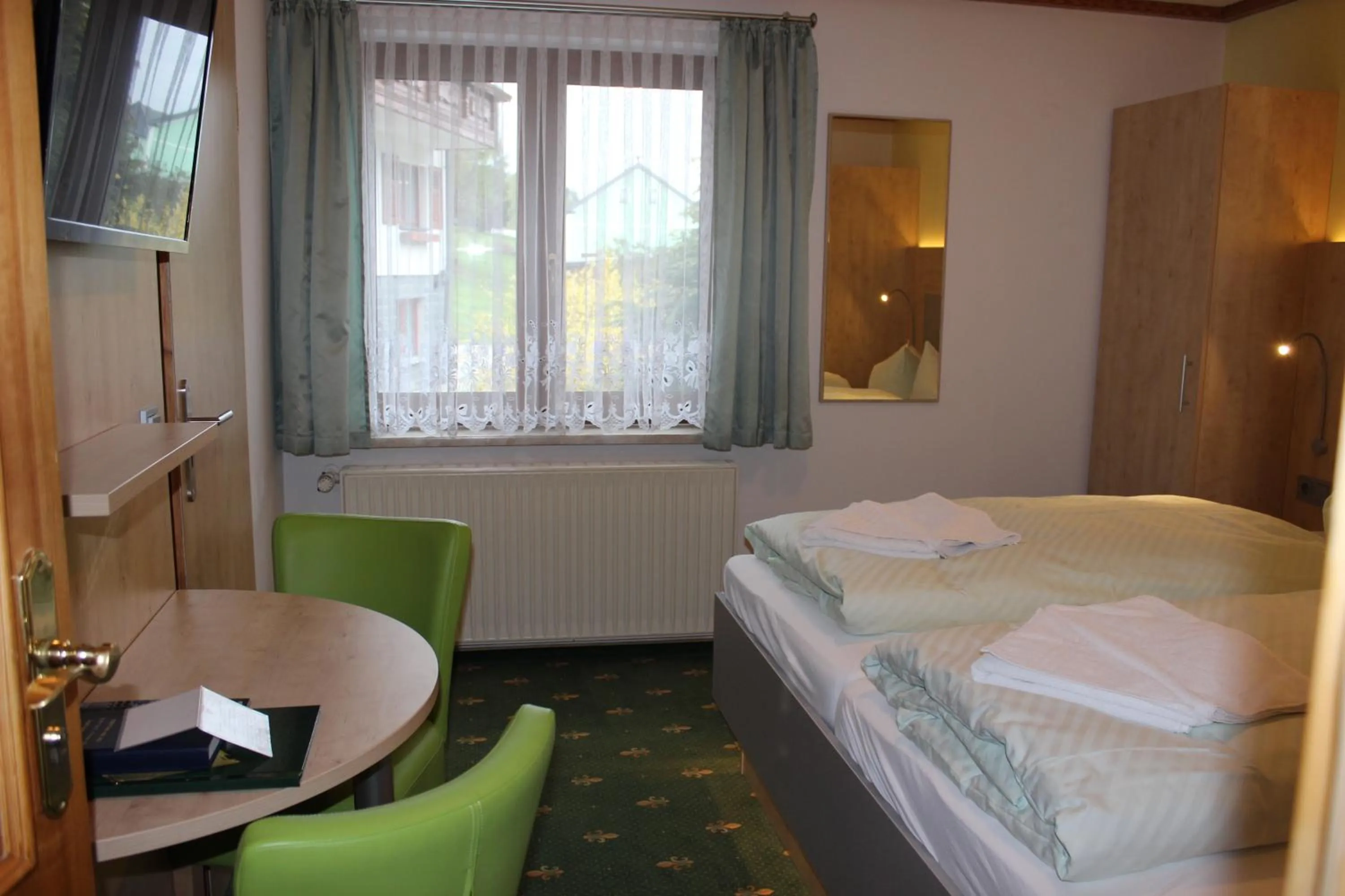Photo of the whole room, Bed in Landhotel Gasthof Zwota