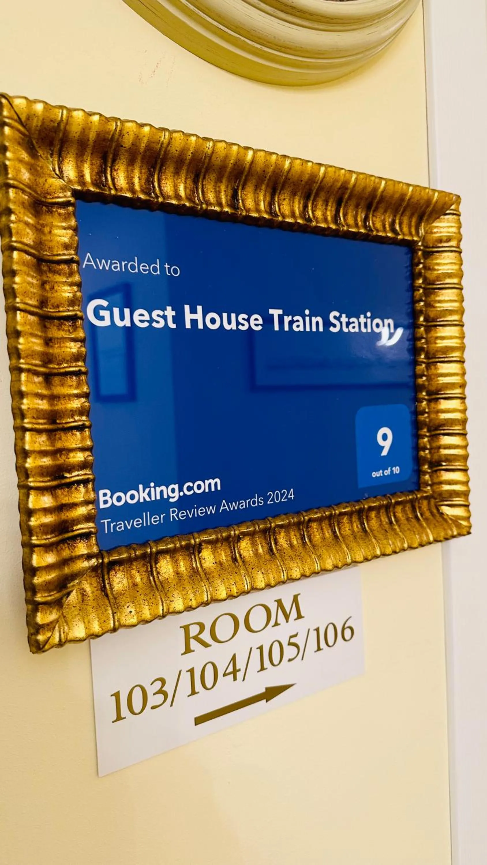 Property logo or sign in Guest House Train Station Venice - Atika & Atif
