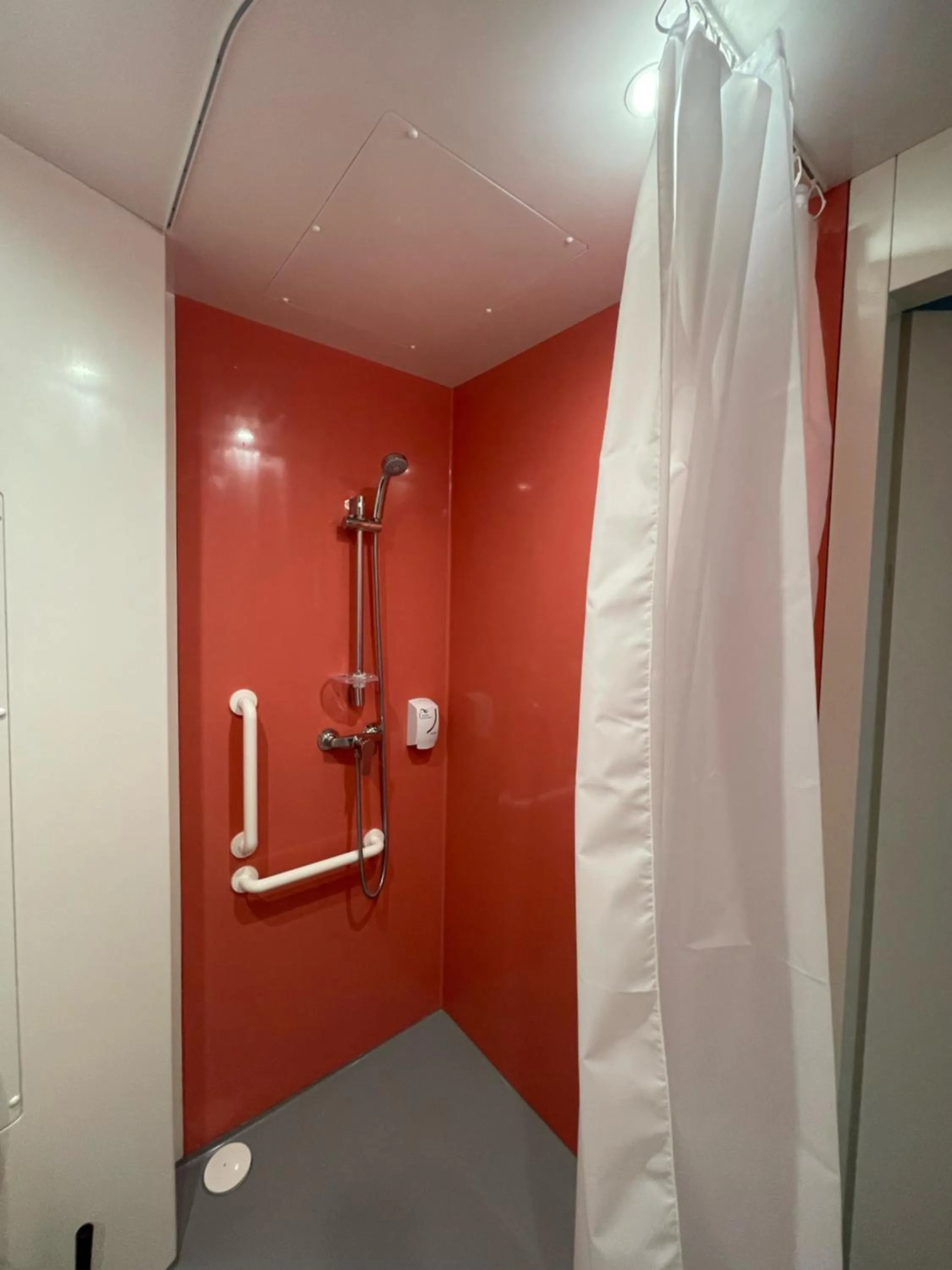 Shower in Smart Appart Le Havre 97