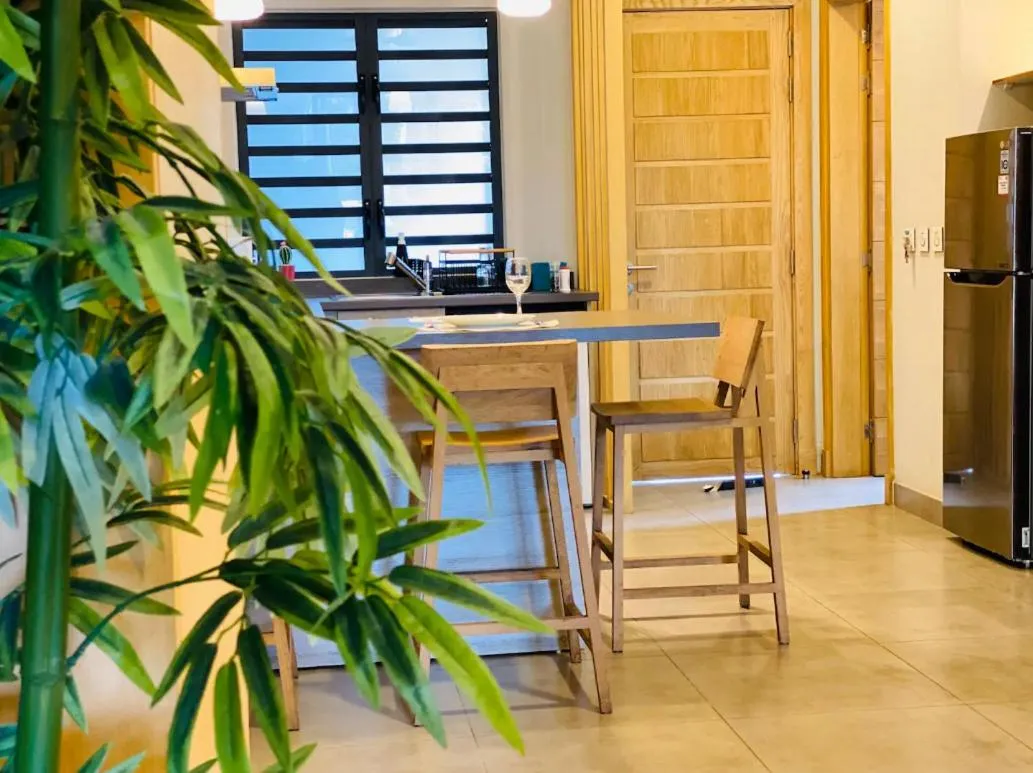 Other in Choisy Les Bains D2 by Host Agents