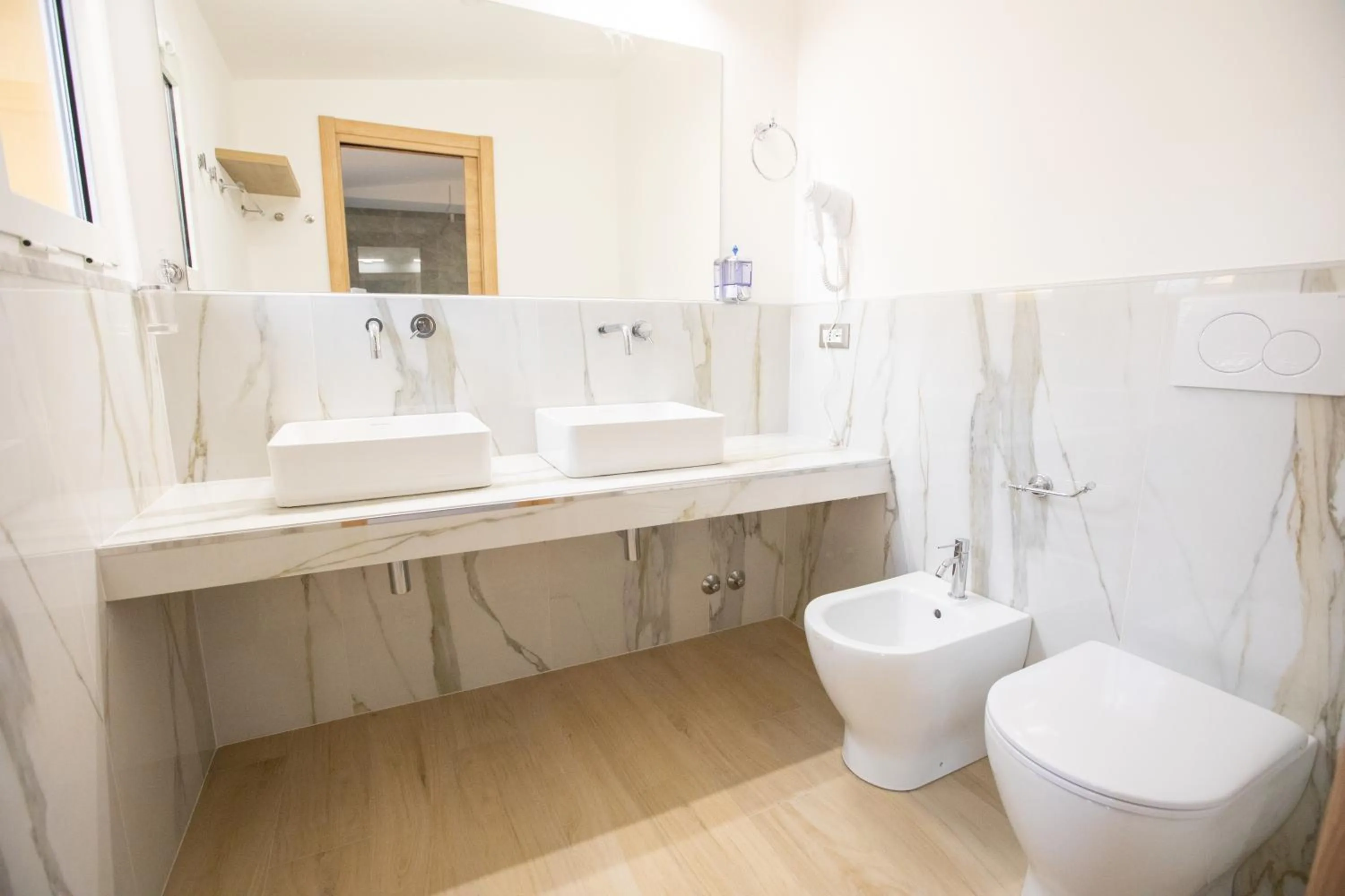 Shower in Hotel Maximus