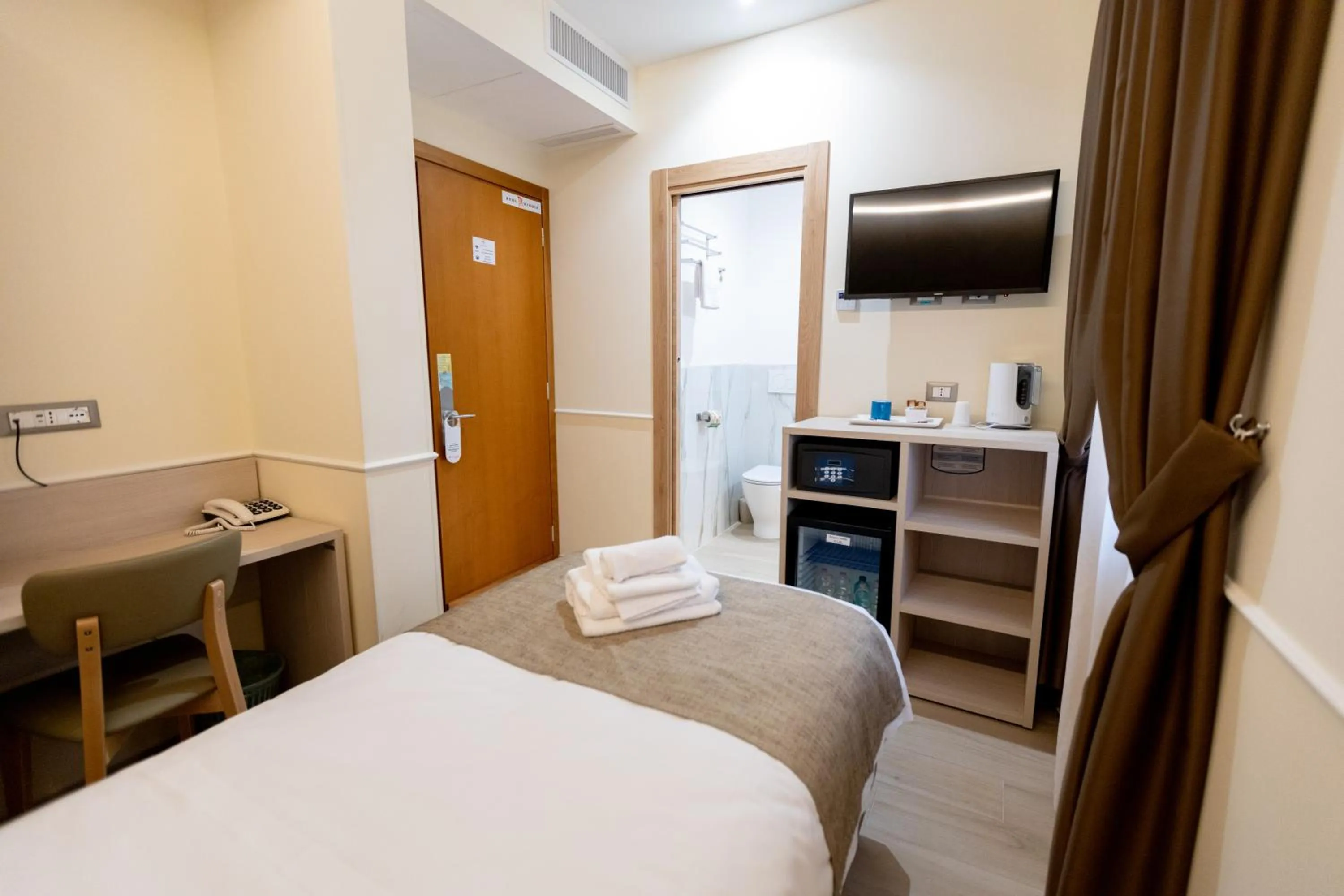 Bed in Hotel Maximus