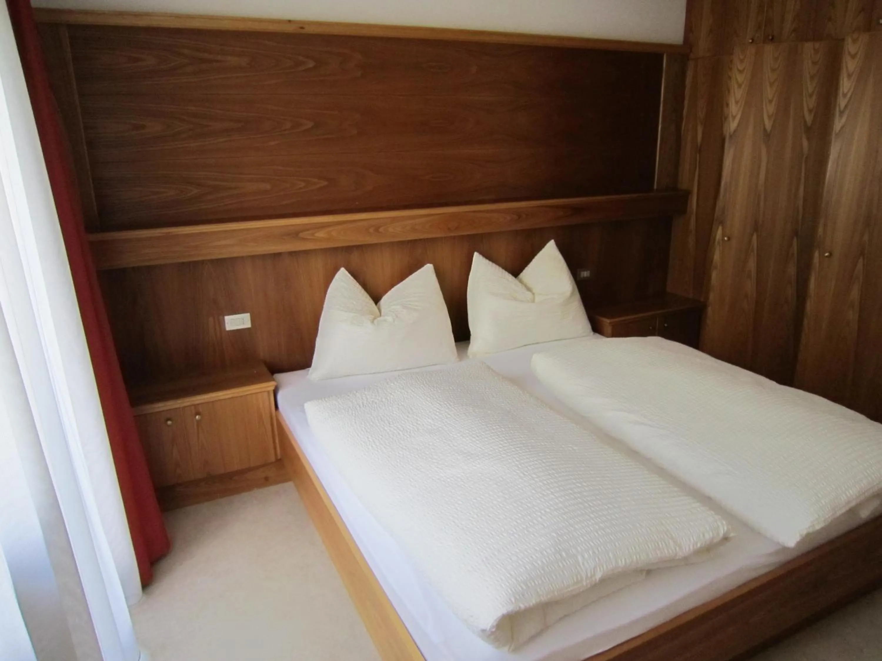 Bedroom, Bed in Aparthotel Garni Haus Hubertus