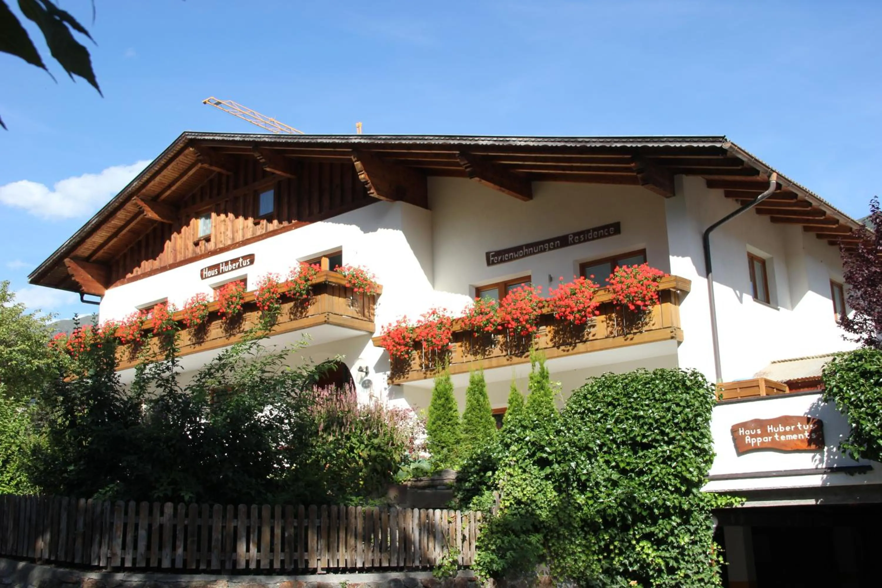 Property building in Aparthotel Garni Haus Hubertus