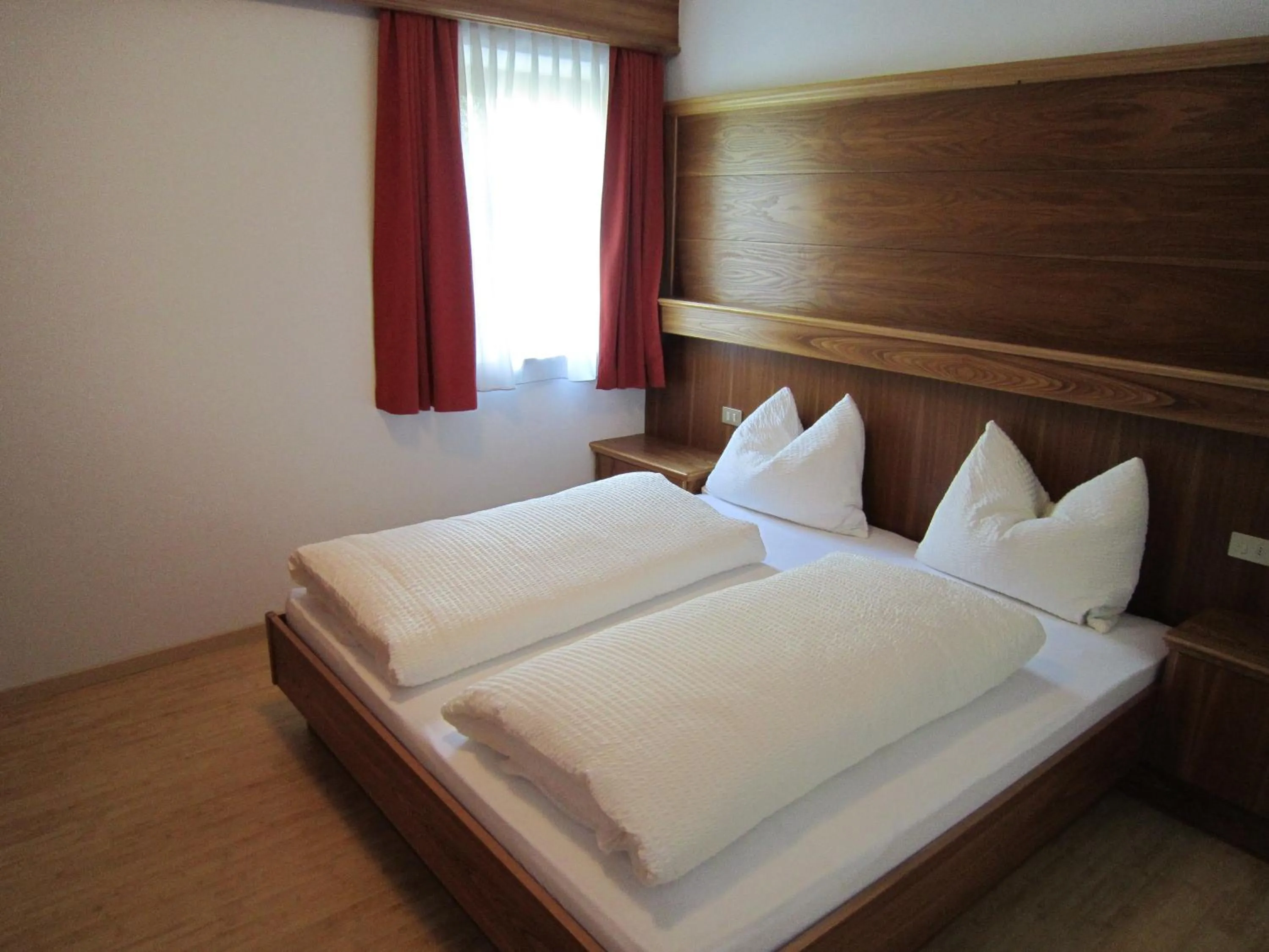 Bedroom, Bed in Aparthotel Garni Haus Hubertus