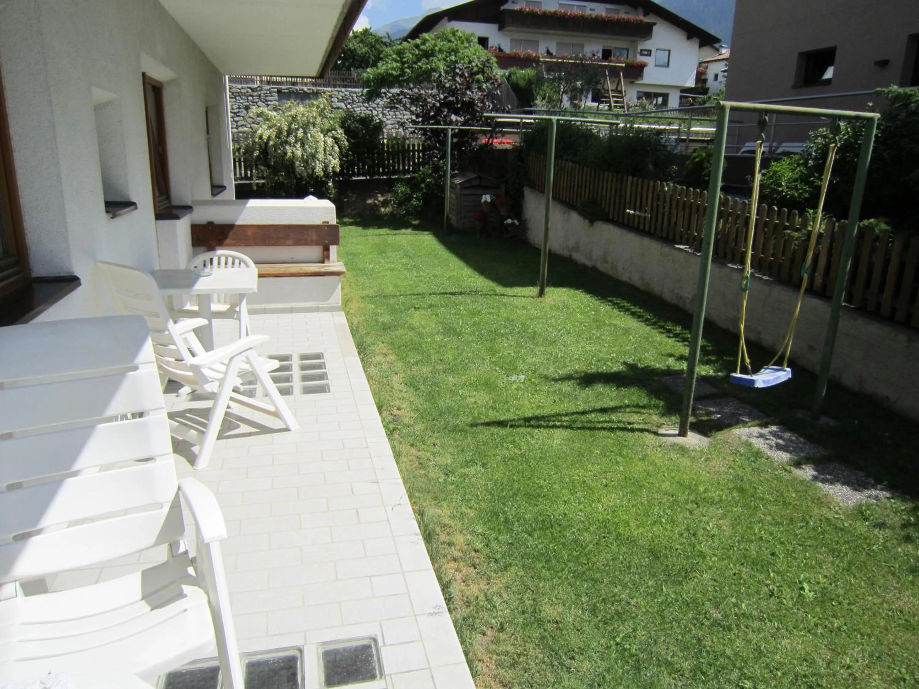Garden view in Aparthotel Garni Haus Hubertus