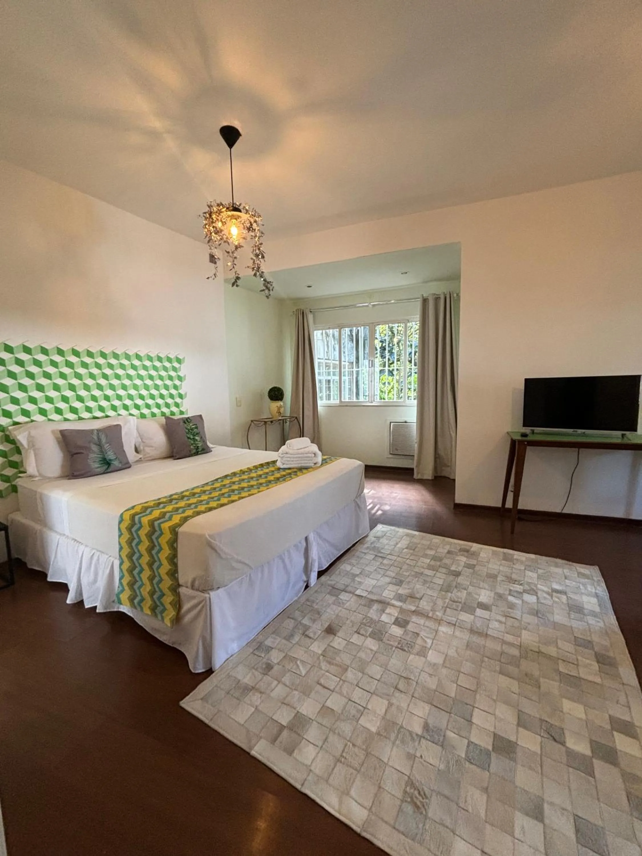 TV and multimedia, Bed in Les Jardins de Rio Boutique Hotel