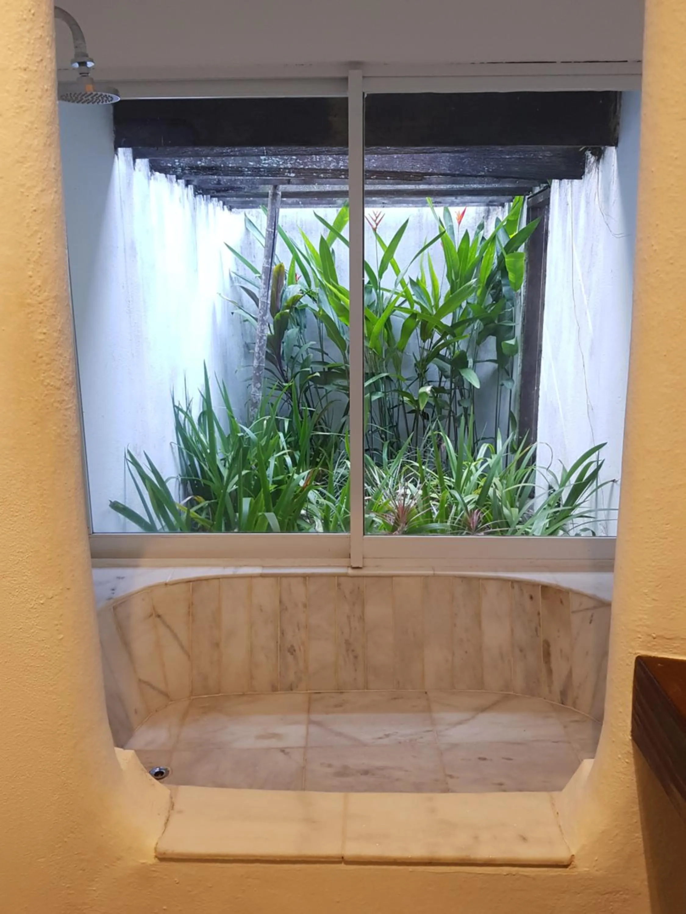 Shower in Les Jardins de Rio Boutique Hotel