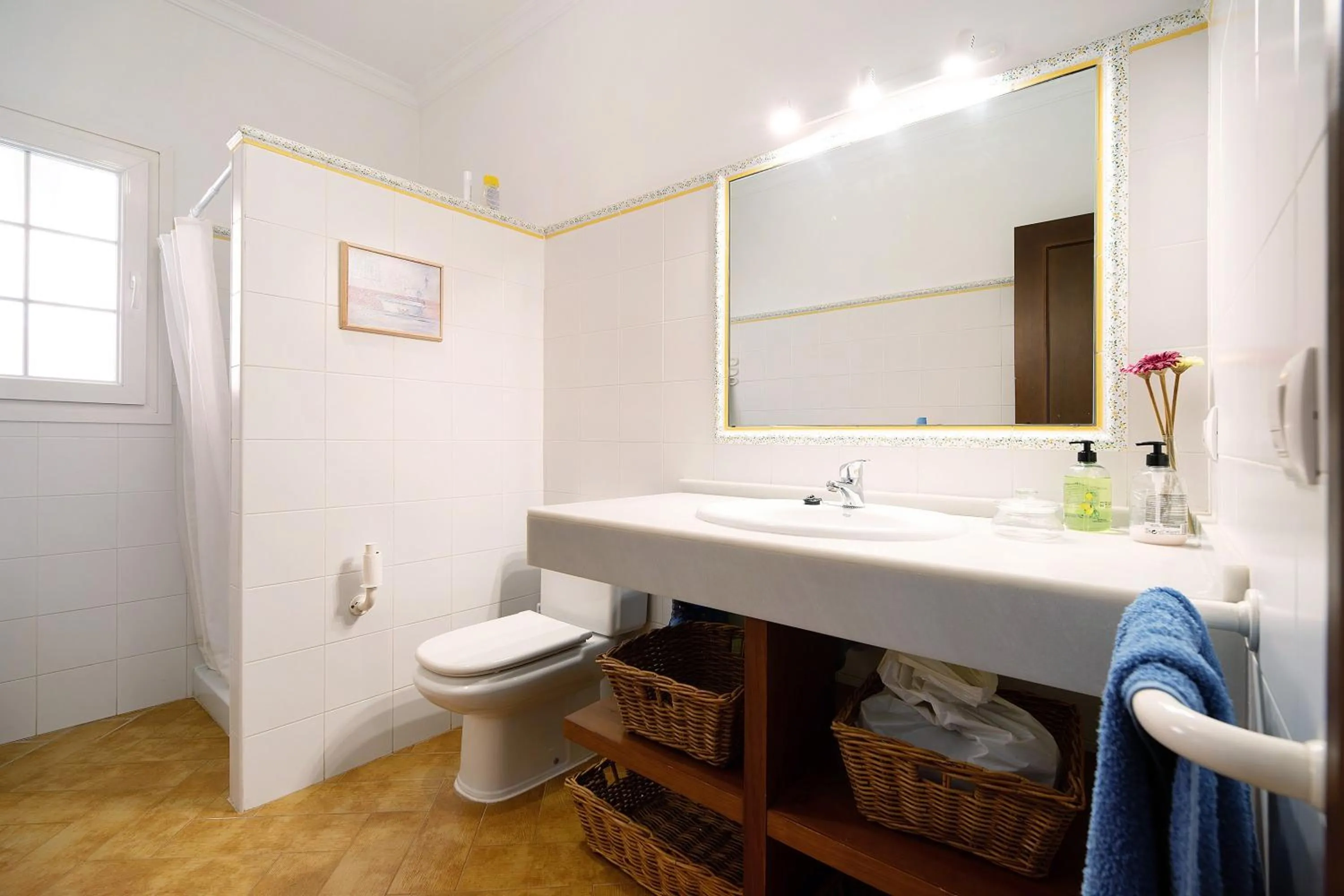 Bathroom in Chalet con piscina en la Barrosa