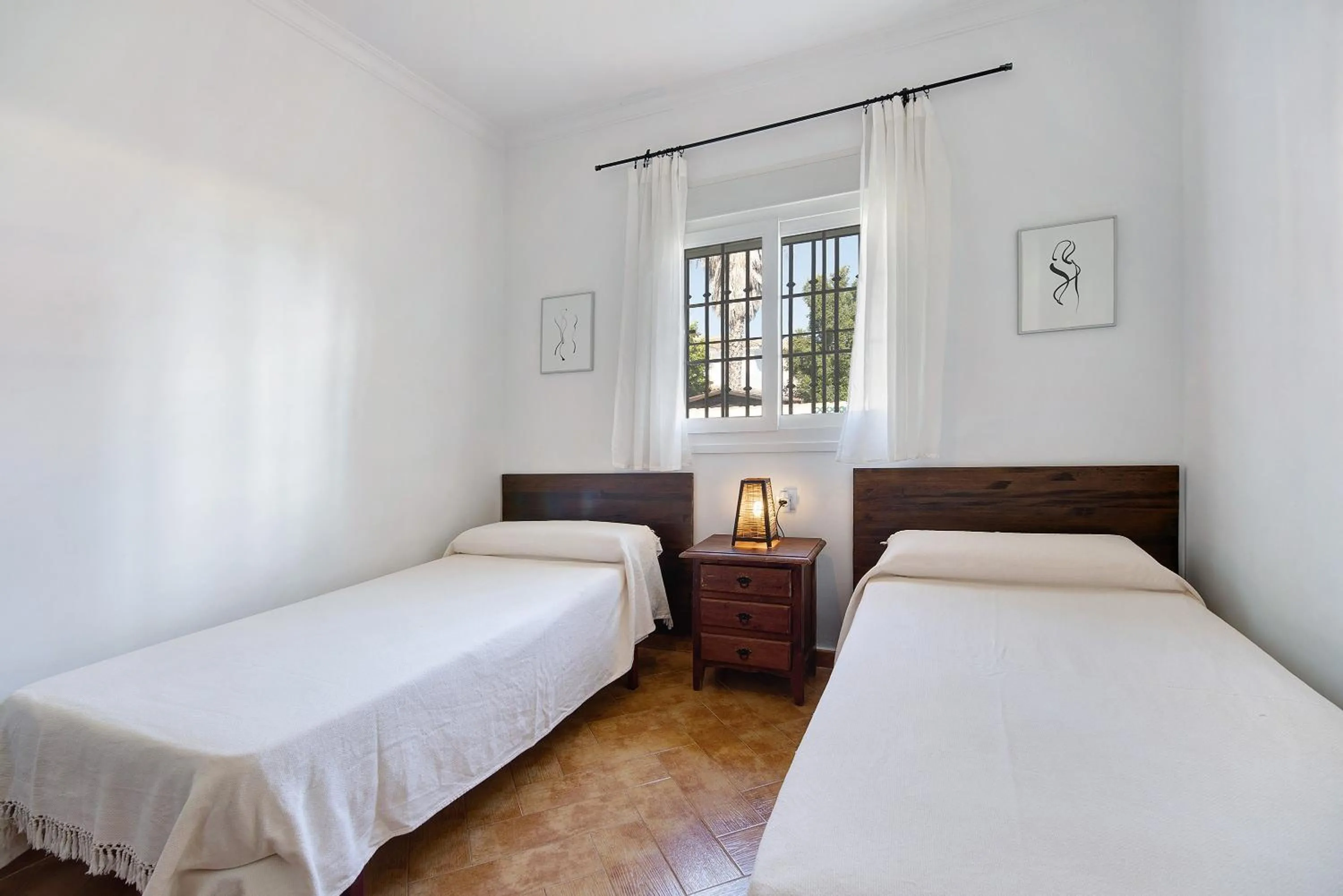 Property building, Bed in Chalet con piscina en la Barrosa