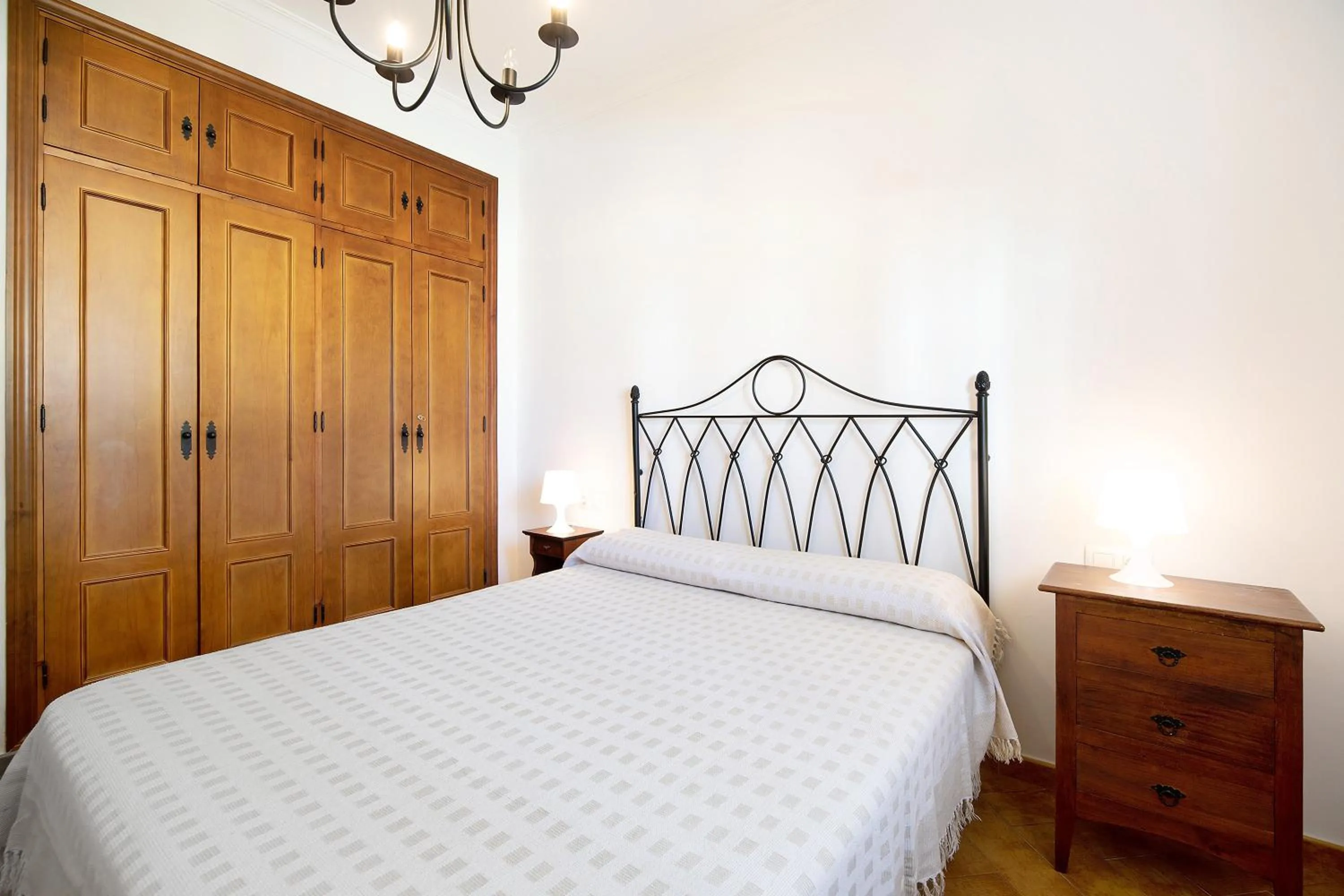 Living room, Bed in Chalet con piscina en la Barrosa