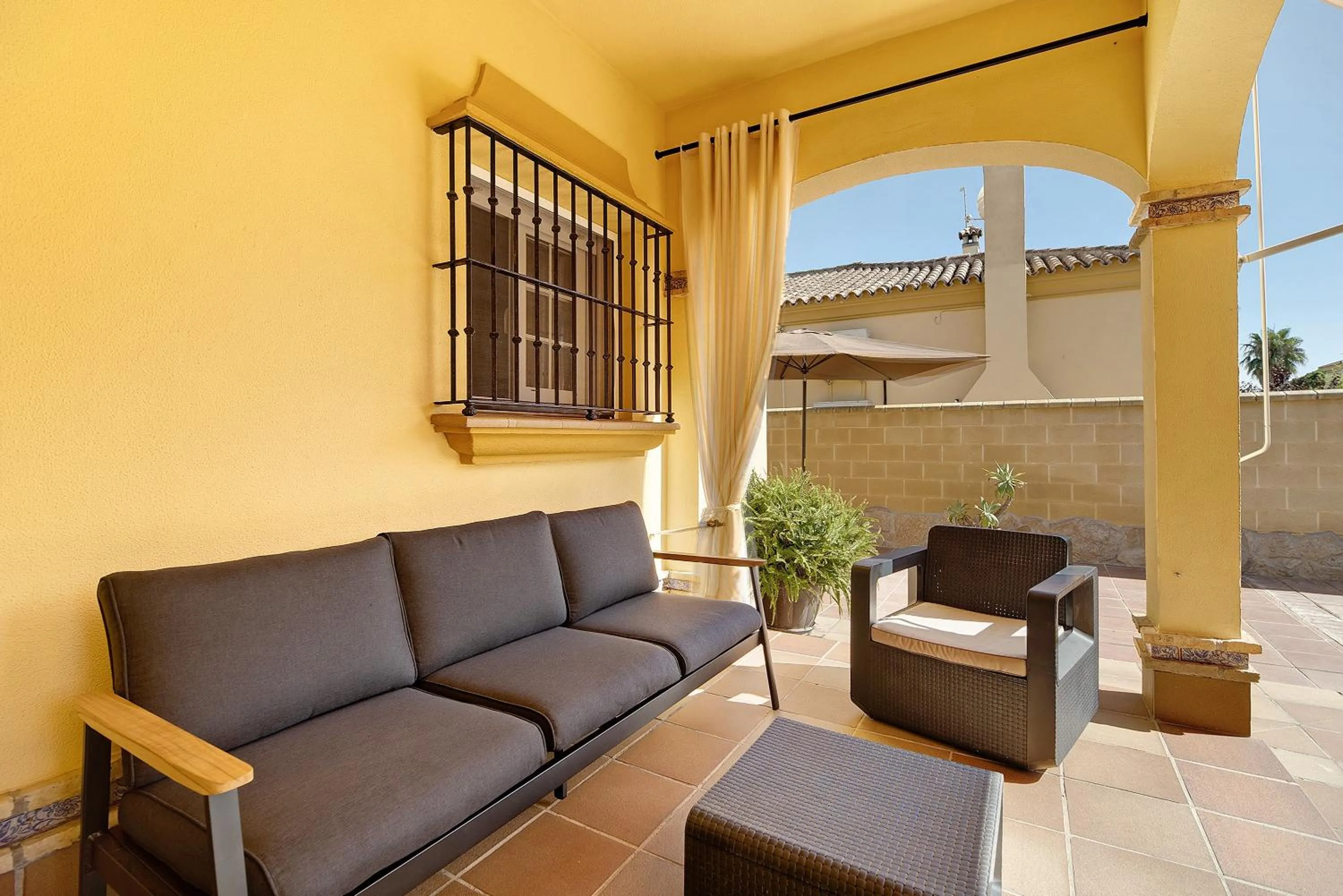 Property building in Chalet con piscina en la Barrosa