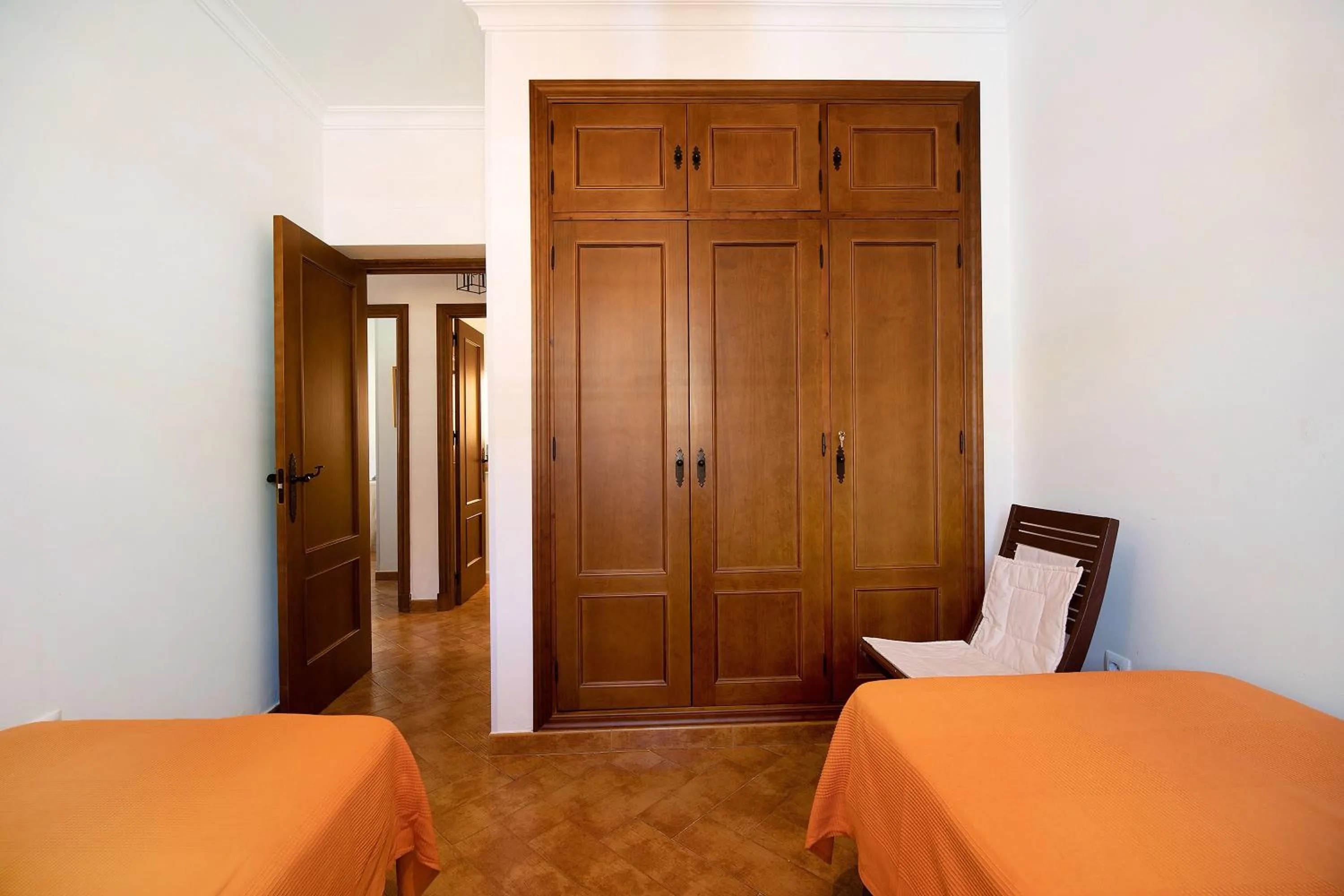 Living room, Bed in Chalet con piscina en la Barrosa