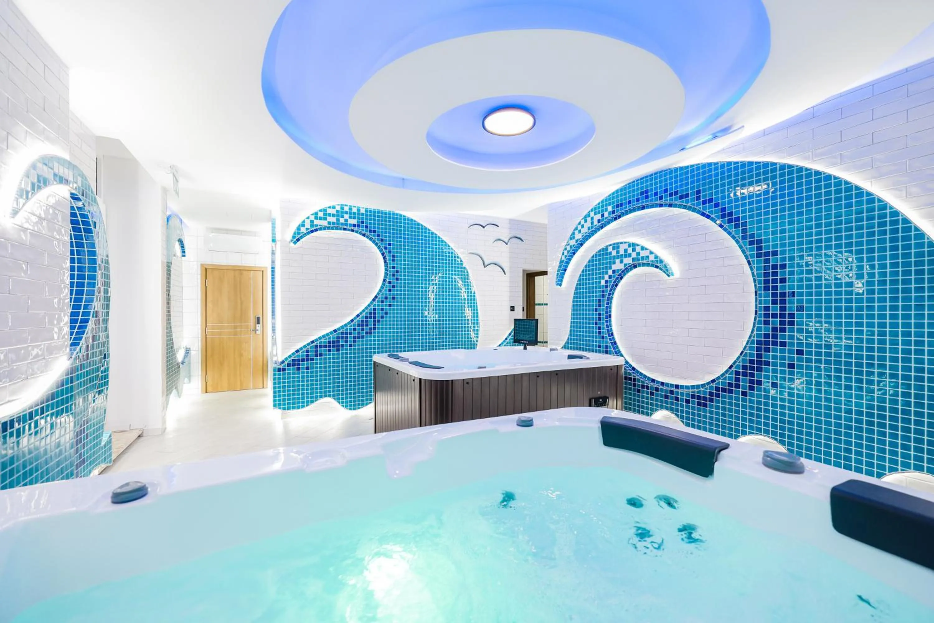 Hot Tub, Bed in Hotel Kanjon Zrmanje