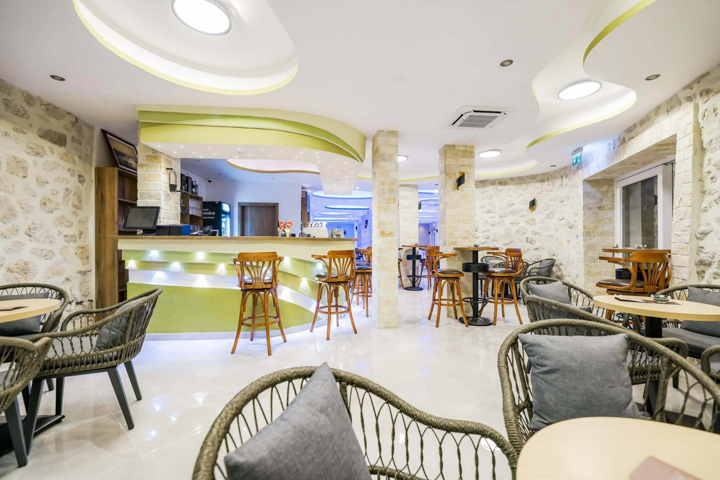 Lounge or bar in Hotel Kanjon Zrmanje