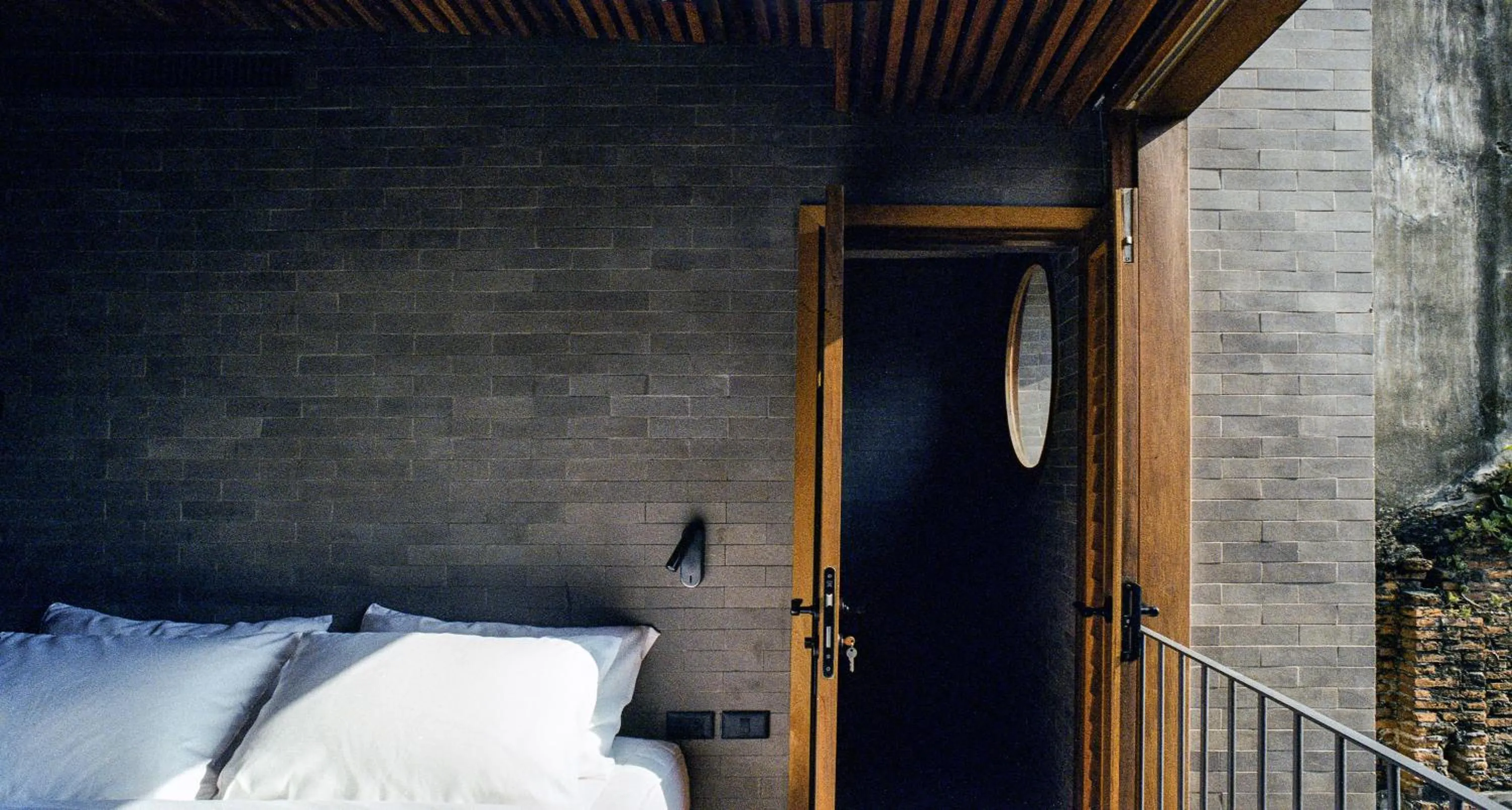 Bed in Na Tanao 1969