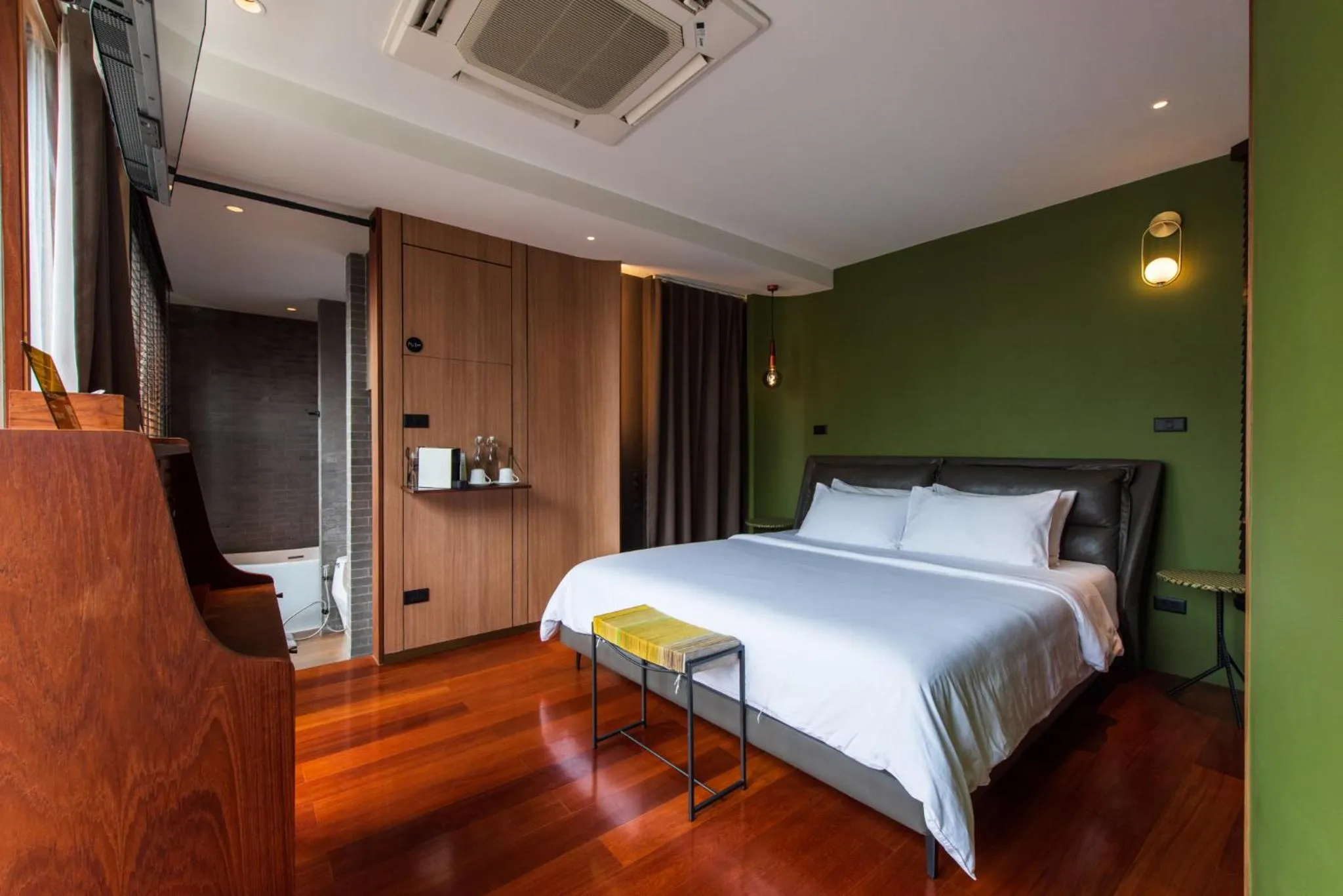 Bedroom, Bed in Na Tanao 1969