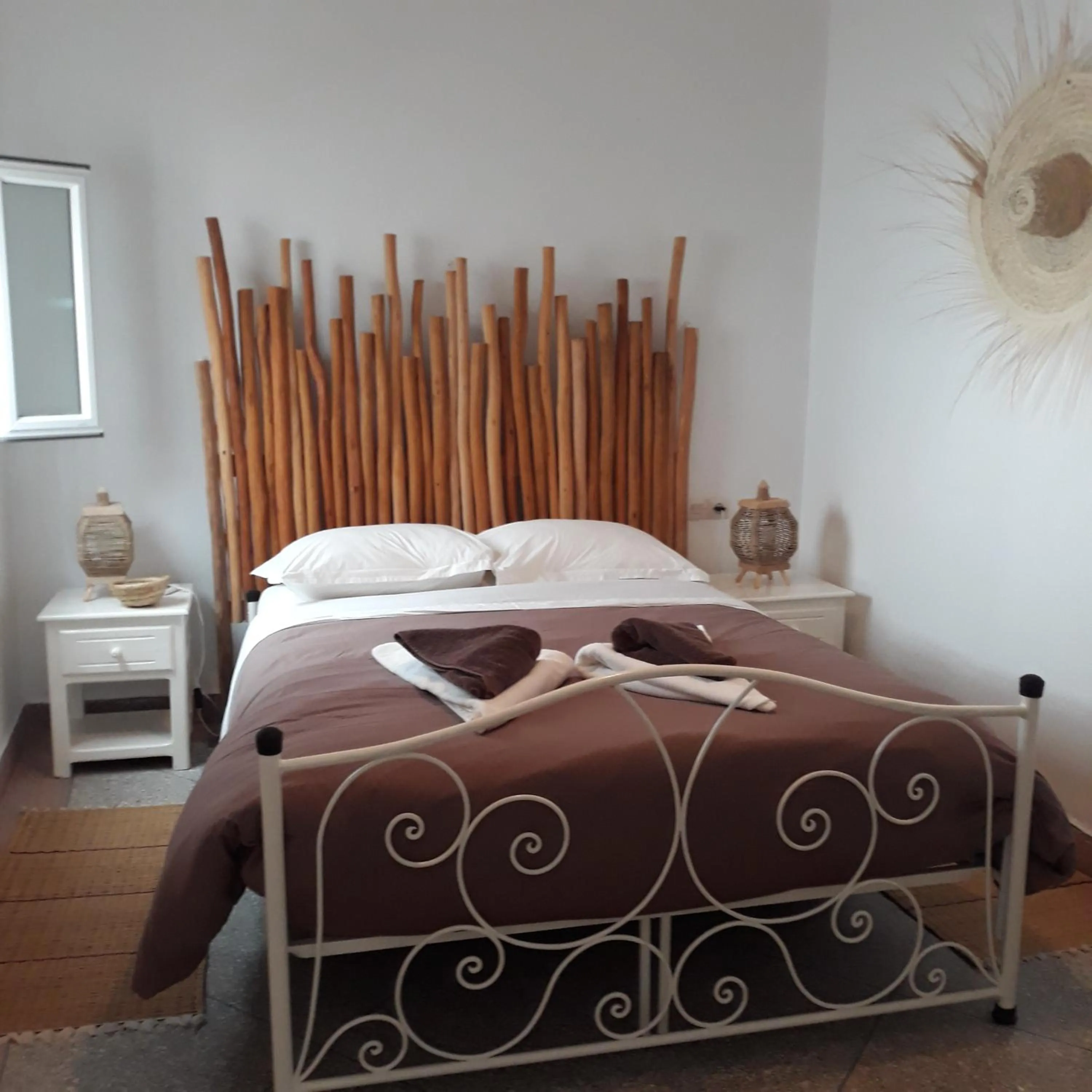 Photo of the whole room, Bed in La Maison des Vagues