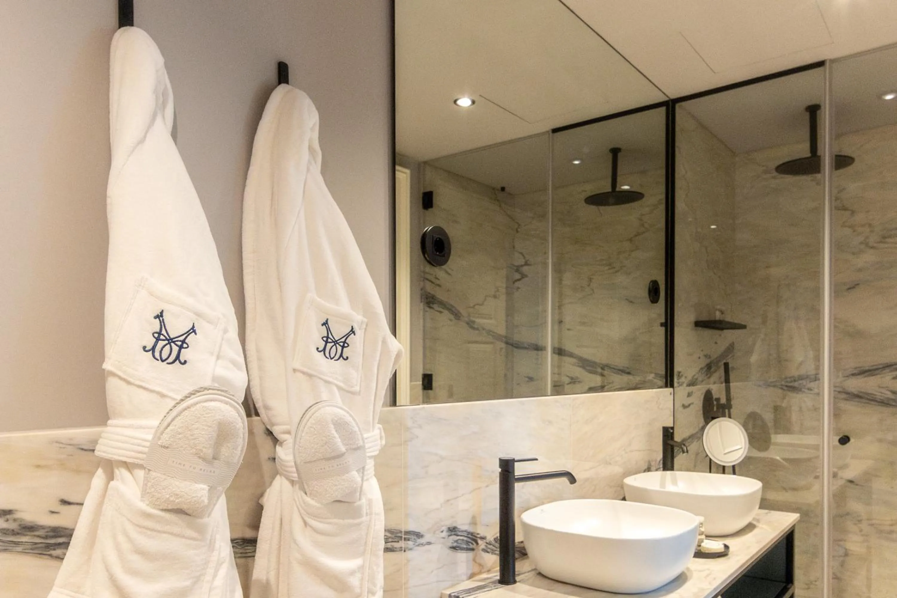 Toilet in Maison Bleue