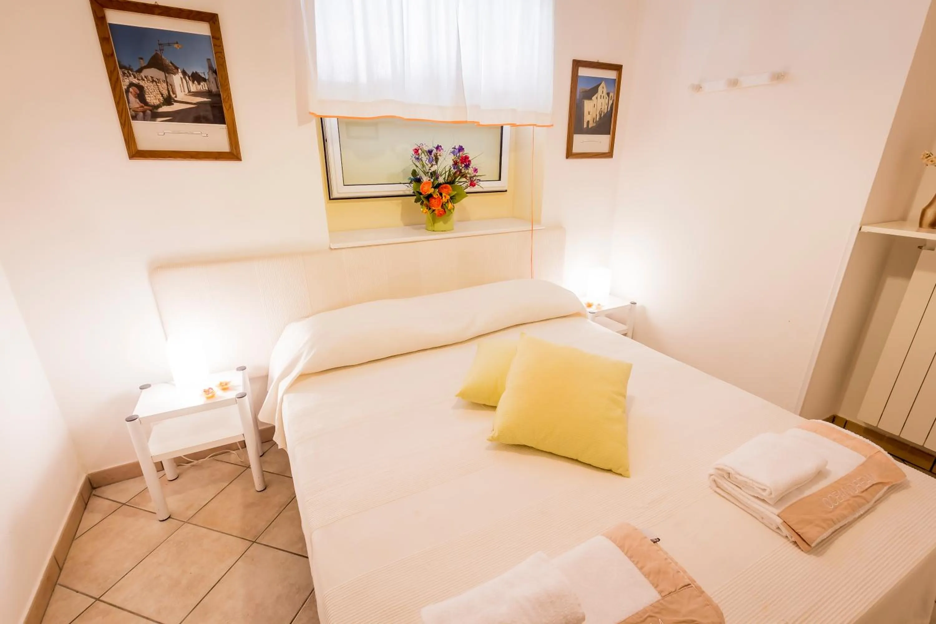 Photo of the whole room in Mandarinoarancio